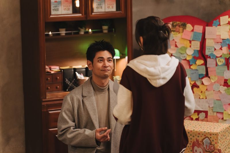 楊子儀浪漫「下跪求婚」畫面曝光！感動改變：願意勇敢說出心意　七夕情人節狂噴粉紅泡泡