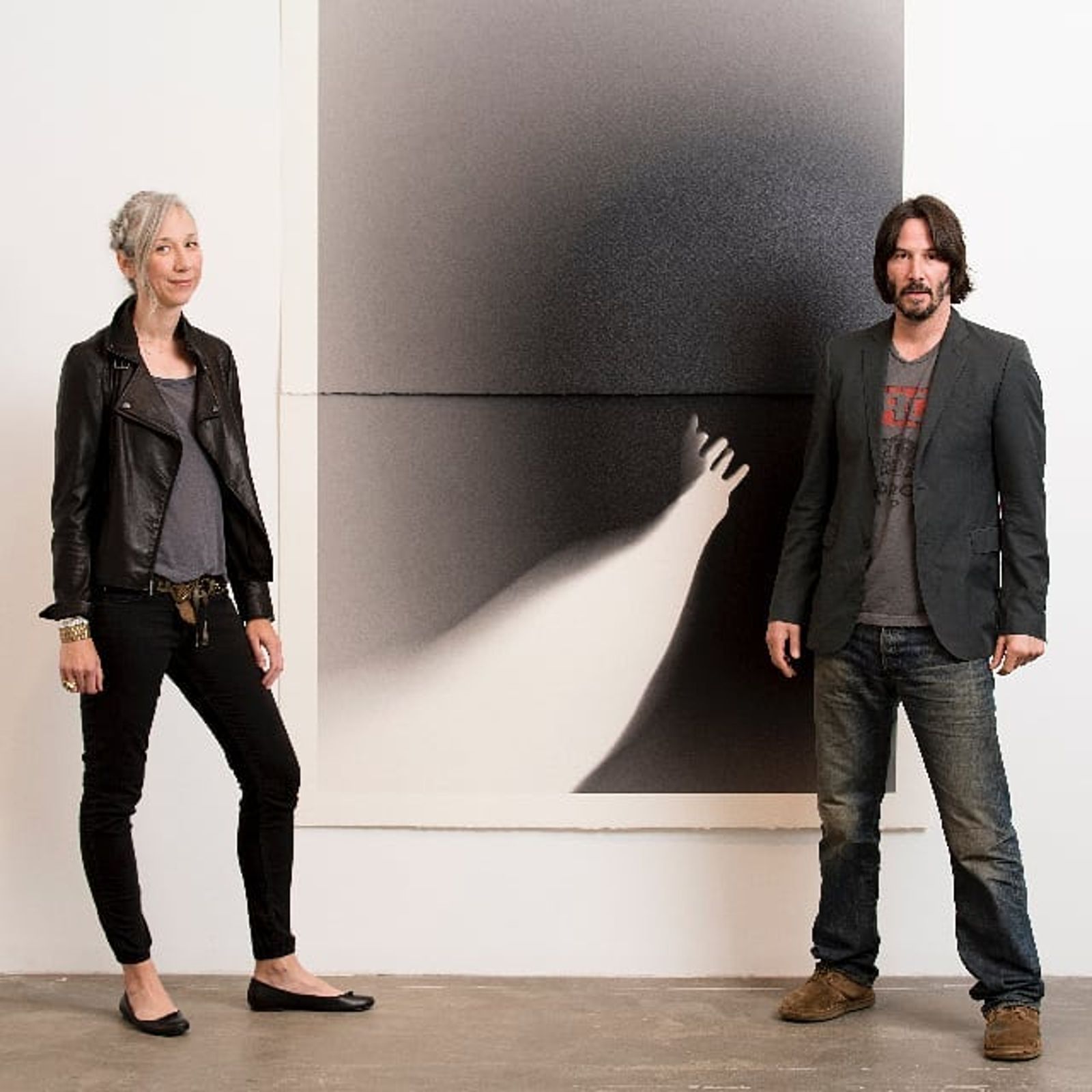 基努李維（右）與藝術家女友亞莉珊卓格蘭特，是戀人也是工作夥伴。翻攝IG@xartistsbooks