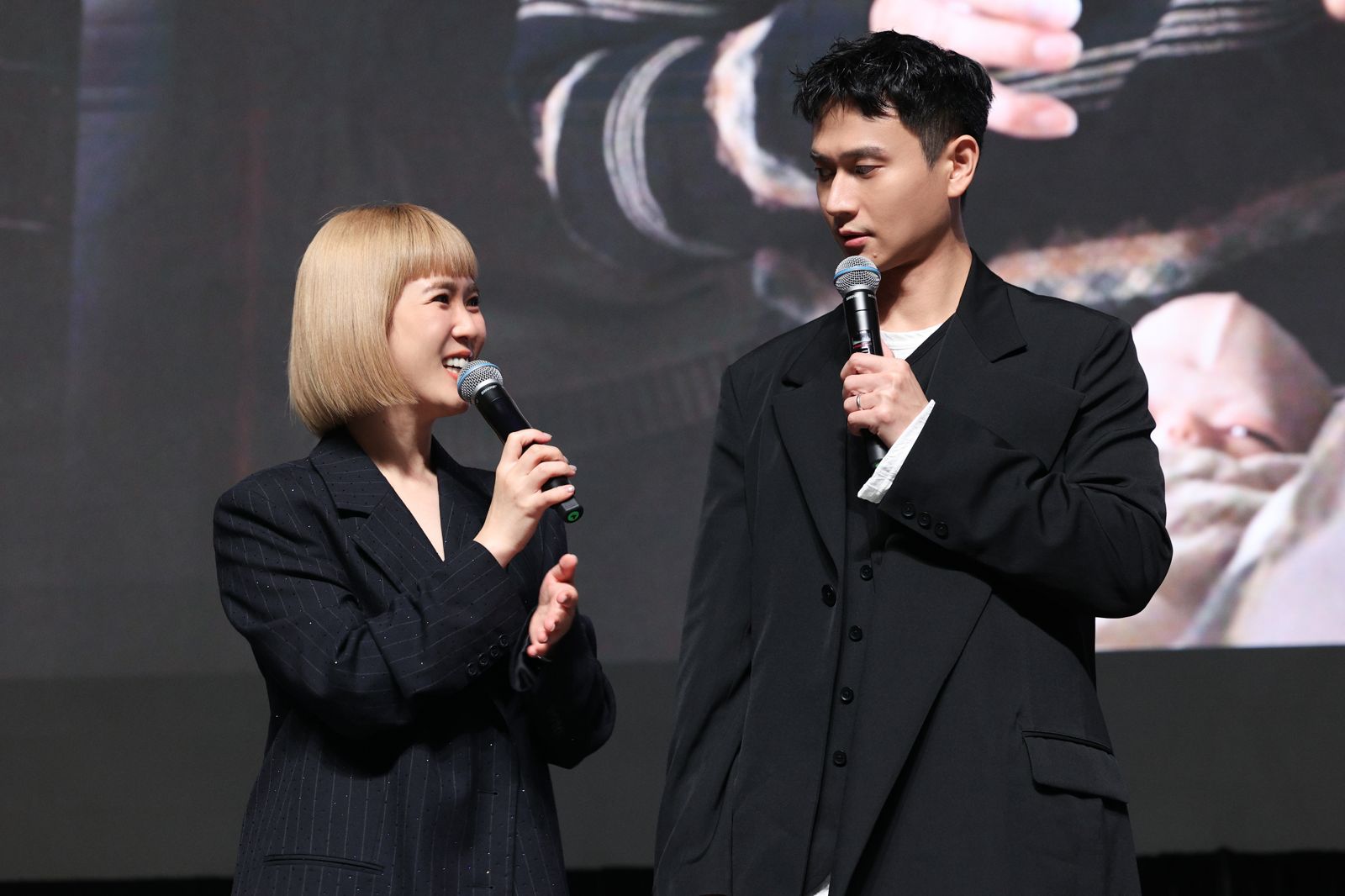 38歲金鐘女星產後2年上演「不停懷孕生子」　竟還「賣小孩」給老公！吐露心聲：很有趣