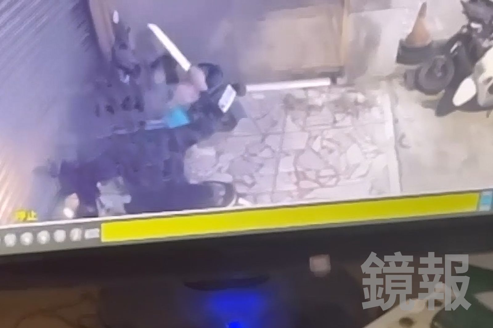 兇嫌持西瓜刀朝前同居女友猛砍。