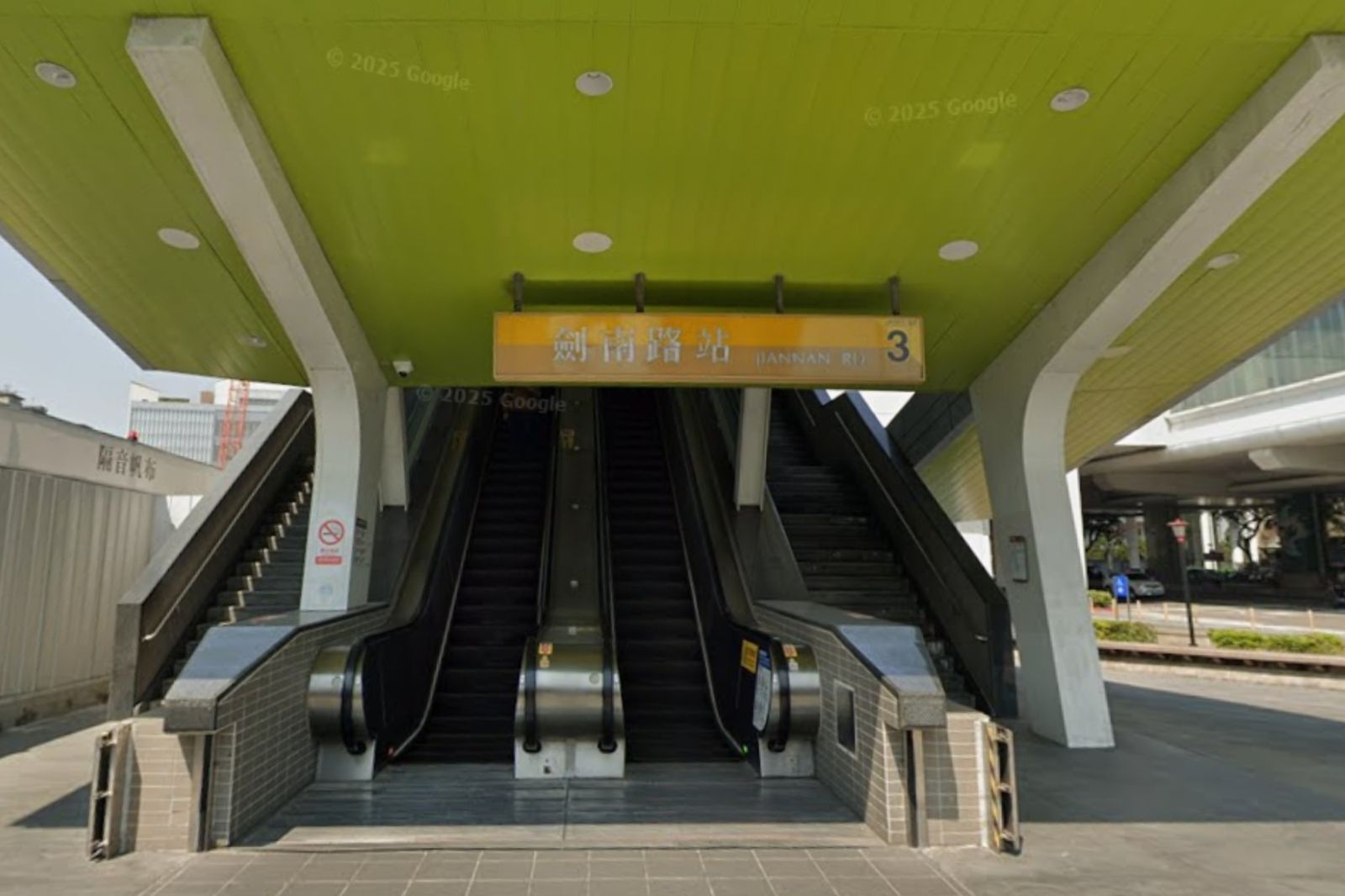 屎味飄到捷運站!臭豆腐名店插旗北市惹怨 住戶崩潰:頭髮快拔光