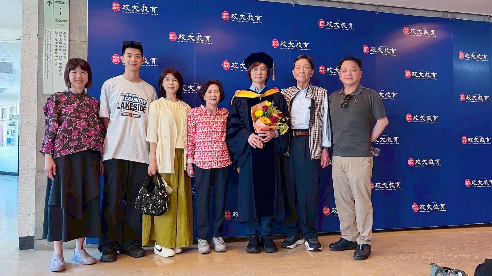 林隆璇7日受頒博士學位,家人齊聚參與他人生重要時刻。翻攝林隆璇臉書