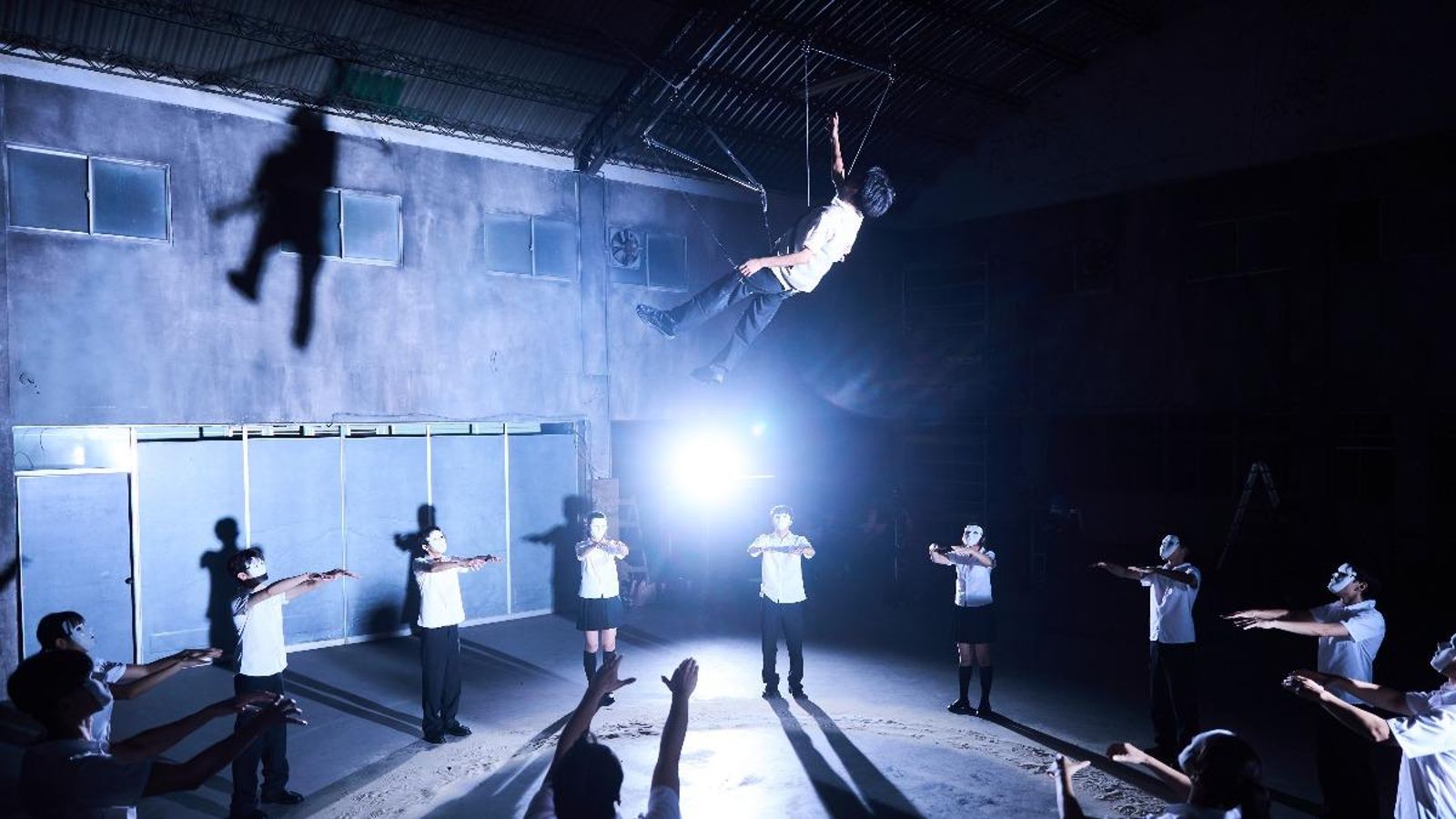 小王子在MV中以旁觀者身分貫穿全片。植光土壤音創提供