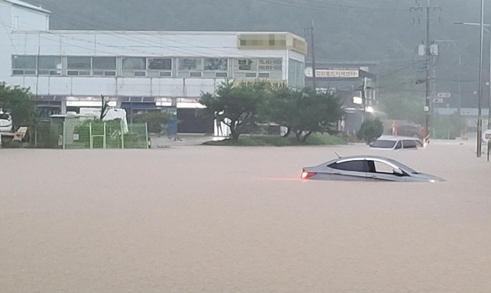 京畿道連日暴雨，帶來嚴重淹水災情。圖／翻攝自X