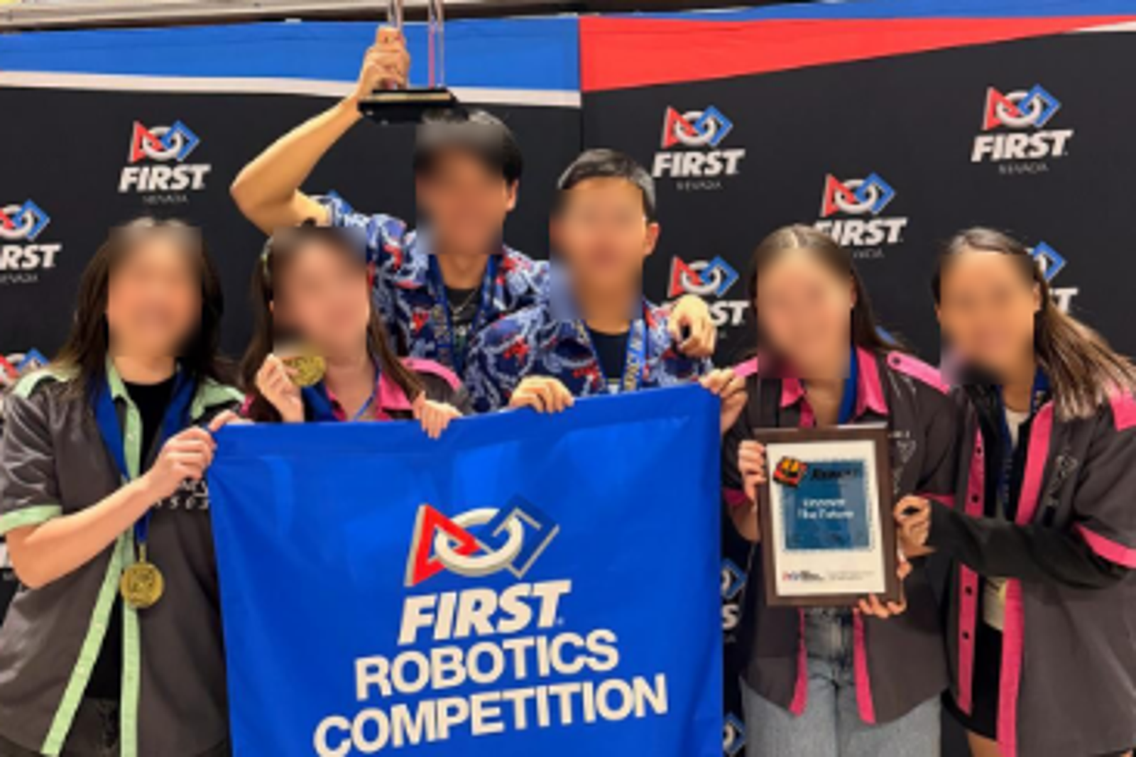 郭台銘與曾馨瑩大女兒妞妞參加學生版奧運FRC，奪得「影響力大獎」。圖／翻攝自IG@hsin_ying_tseng