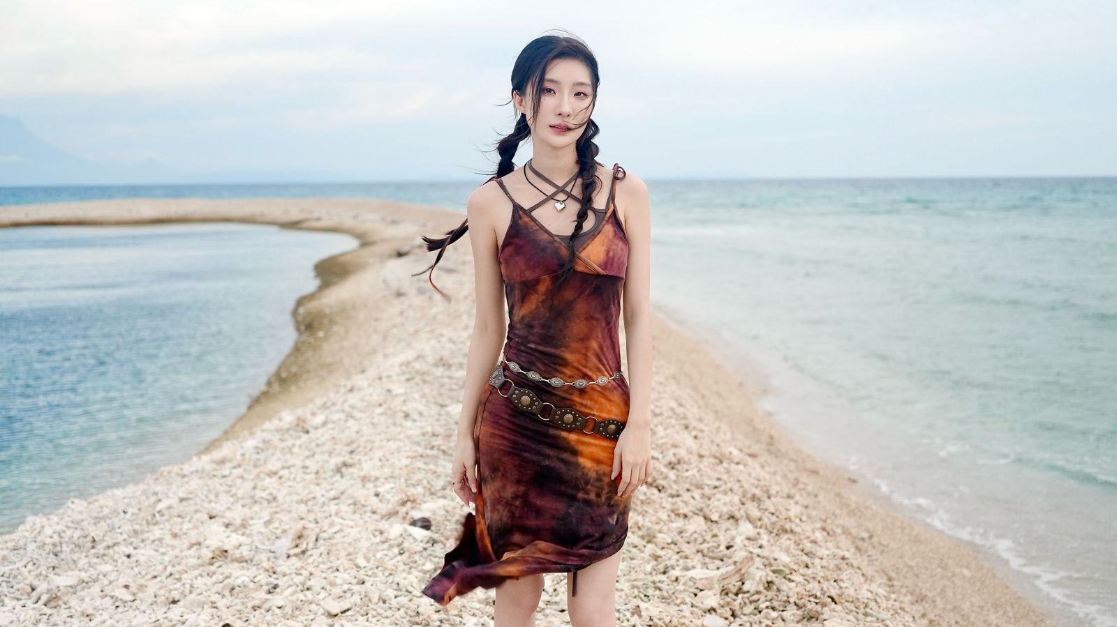 陳華日前赴馬來西亞沙巴外海的無人島拍攝MV。鮪魚肚影音提供