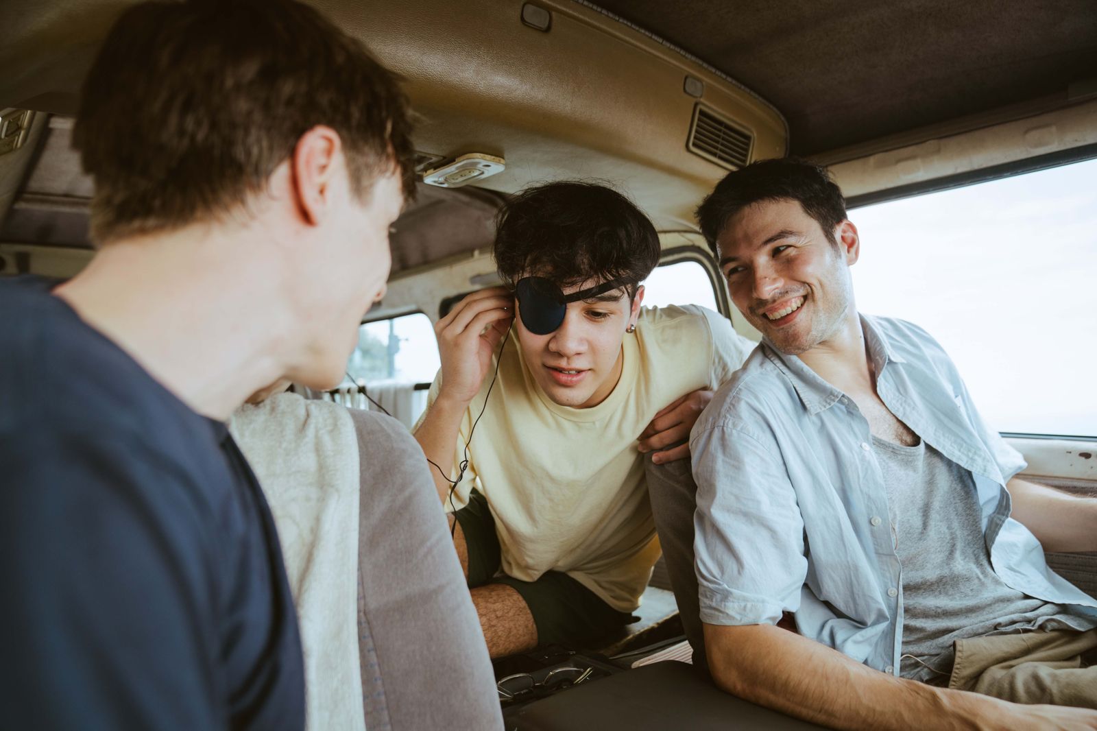 男神鳳小岳改當「窮菇農」開手排車載弟弟環島　寫歌給父親唱出最難啟齒的心事