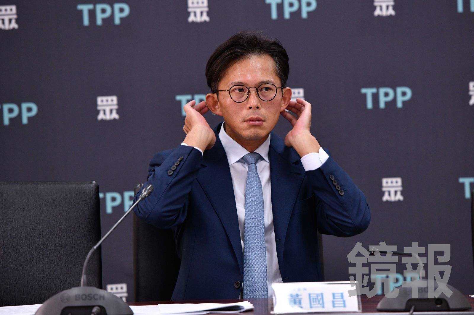 《菱傳媒》認了曾發記者名片給「揭弊組織成員」　學者：證實黃國昌狗仔隊存在
