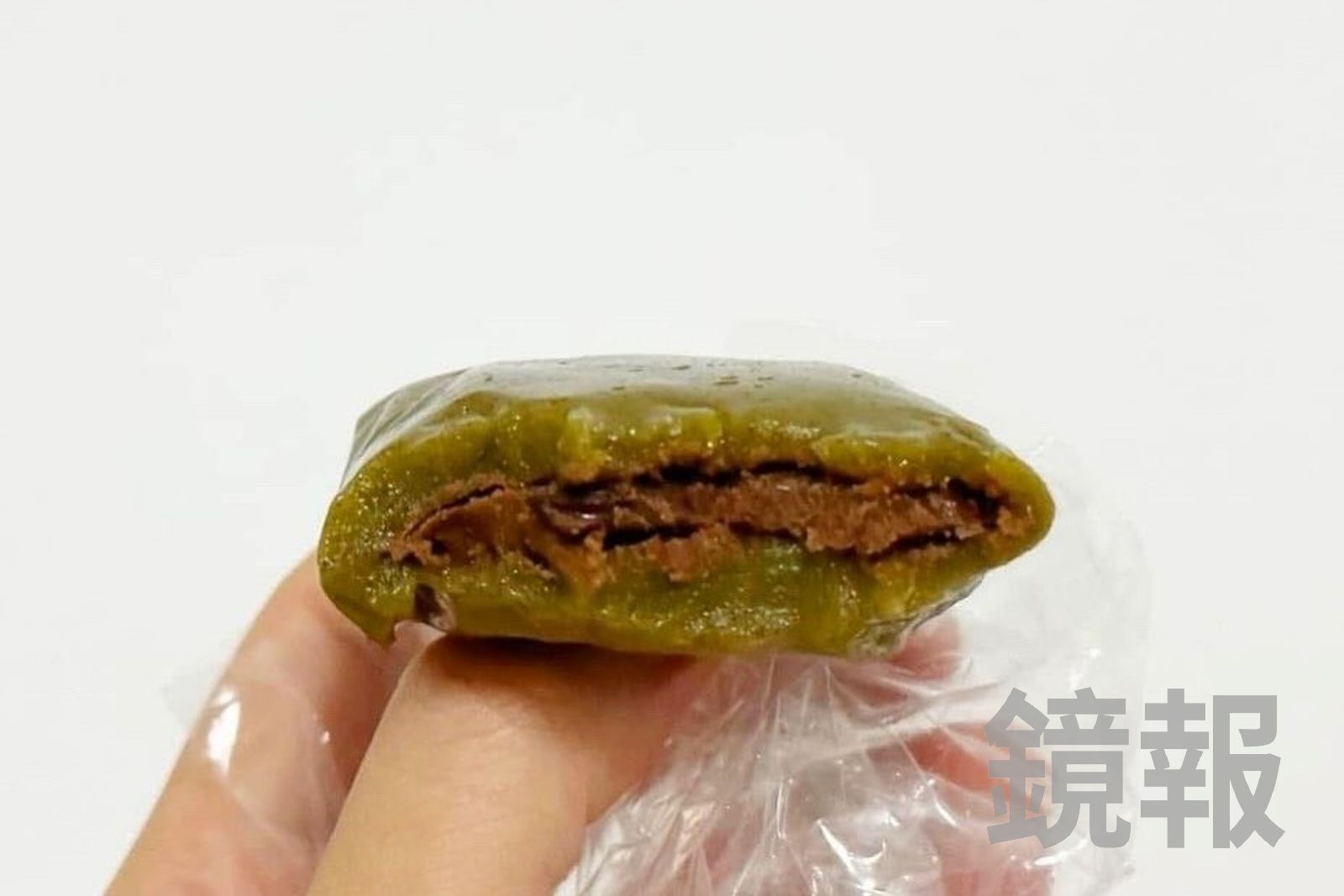 紅豆口味甜而不膩，與粿皮的茶香非常搭。（30元／個）