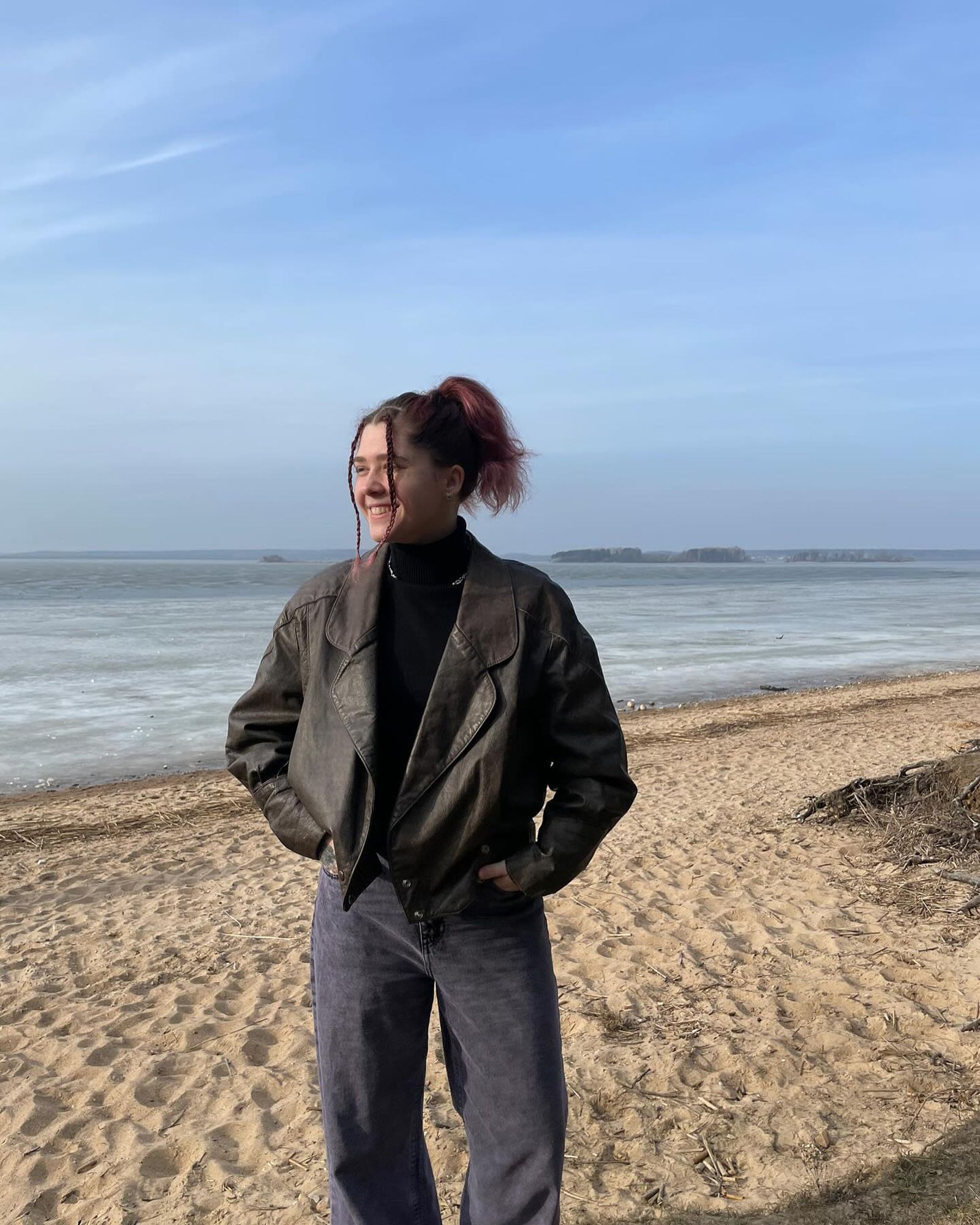 維拉誤信高薪徵才廣告，飛往泰國後被拐至詐騙園區。圖／翻攝自當事人IG