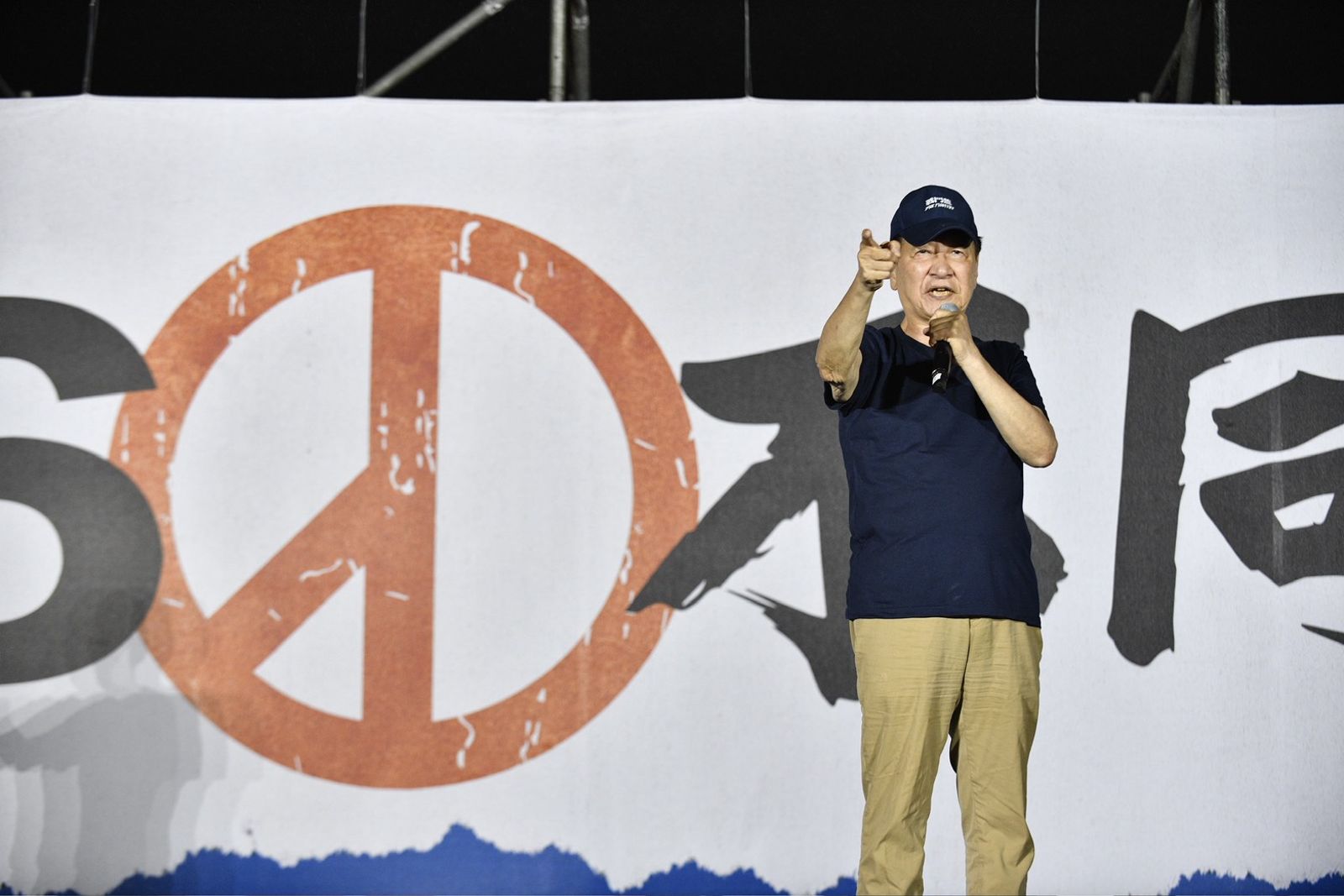 趙少康致詞時批評,民進黨是鬥爭黨,先鬥白再鬥藍,最後要鬥蔡英文,過不了多久蔡英文人馬就會被鬥掉。(圖/李智為攝)