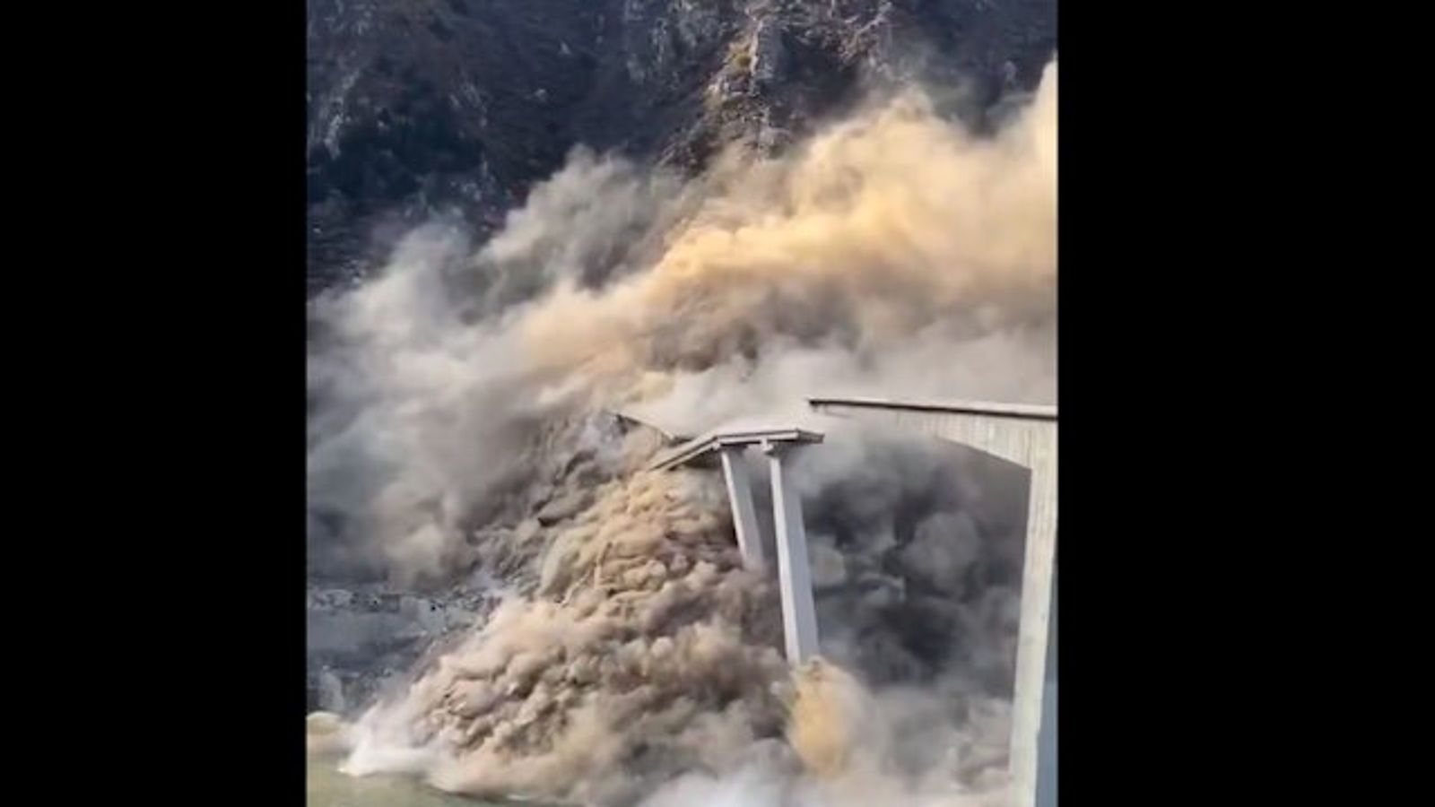 41J肉聲／中國豆腐渣工程？「紅旗大橋」合龍10個月剛通車　瞬間坍塌太驚悚