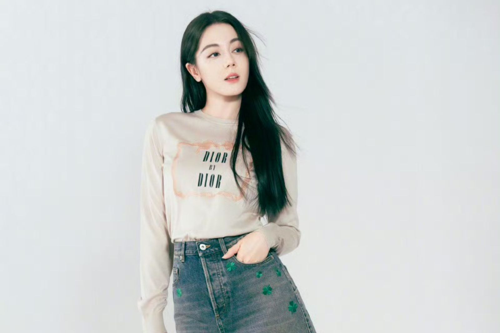 迪麗熱巴遭安排中轉遇戰火！滯留杜拜超扯原因曝光　經紀公司急滅火發聲25字