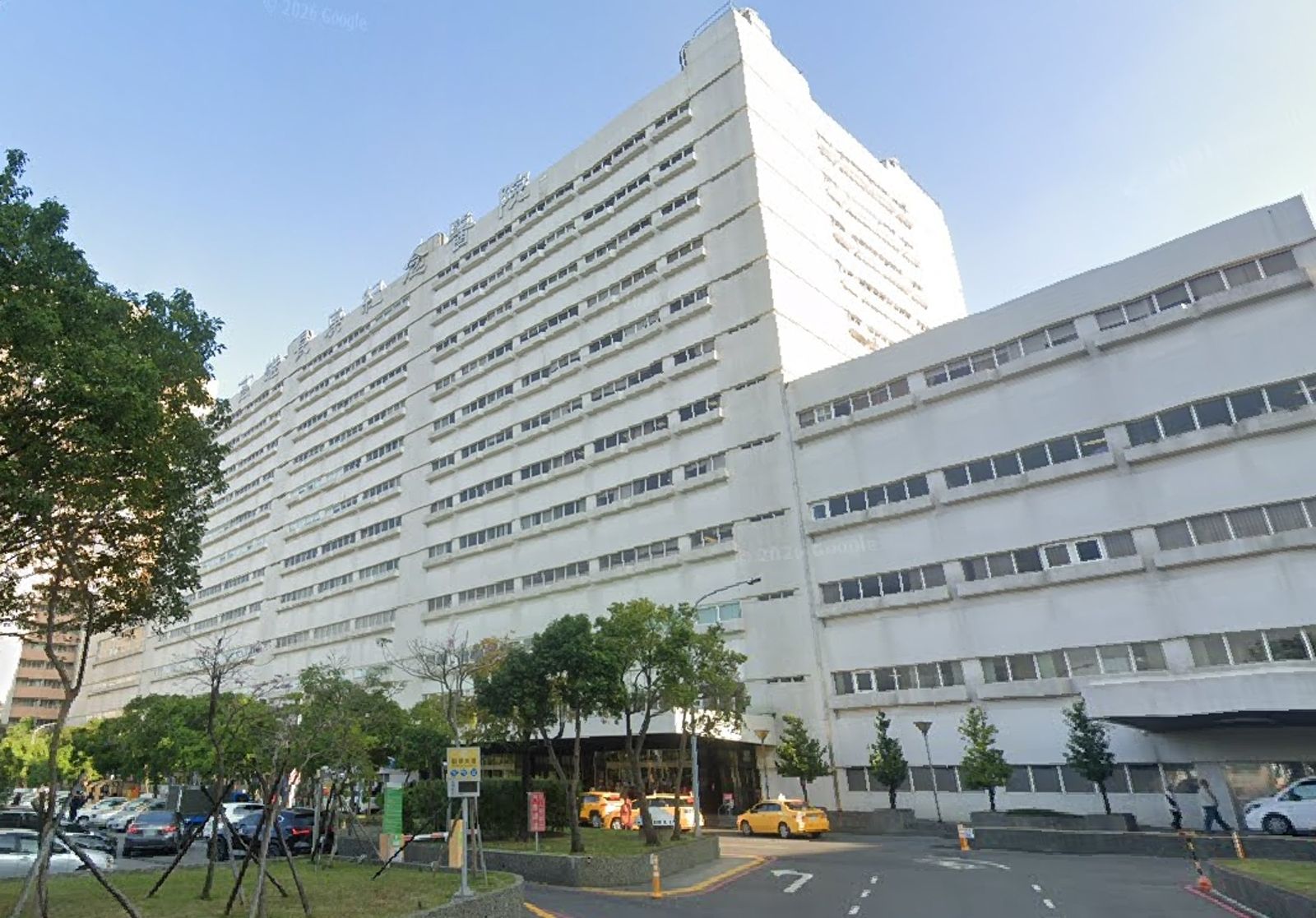 高雄春捲爆食物中毒「已134人送醫」!業者隱匿食材還嗆:損失誰負責…衛生局出手重罰