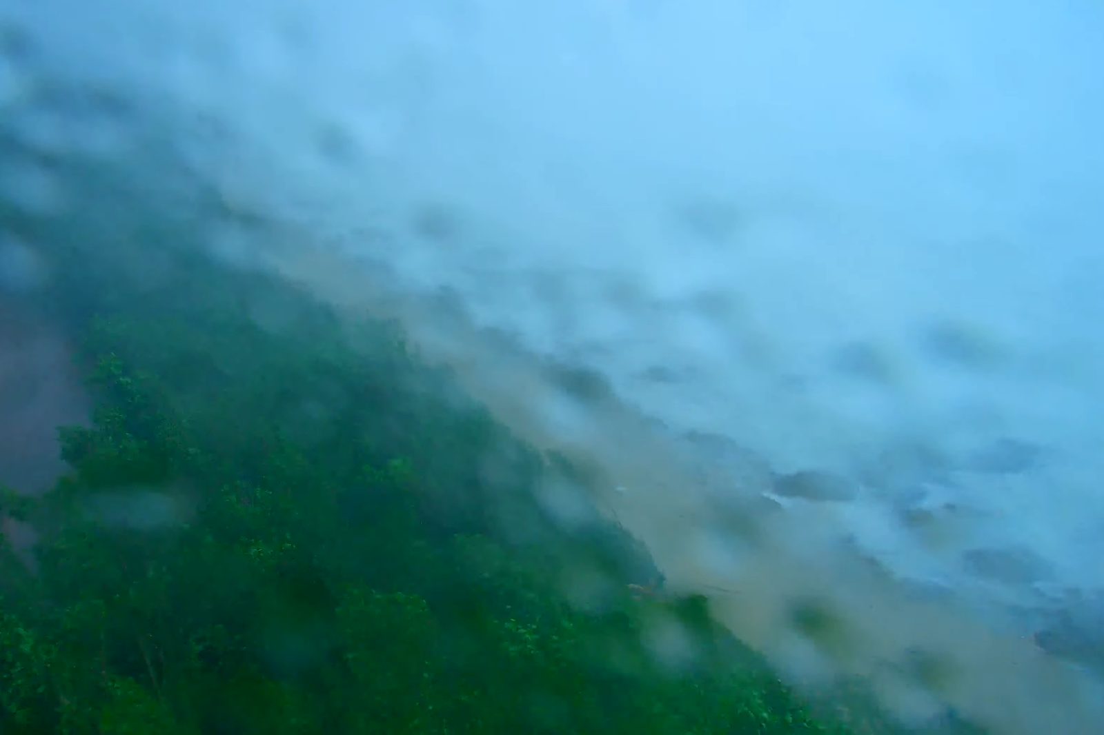 「綠島柴口浮潛區」即時影像畫面相當模糊。圖/東部海岸國家風景區管理處YT