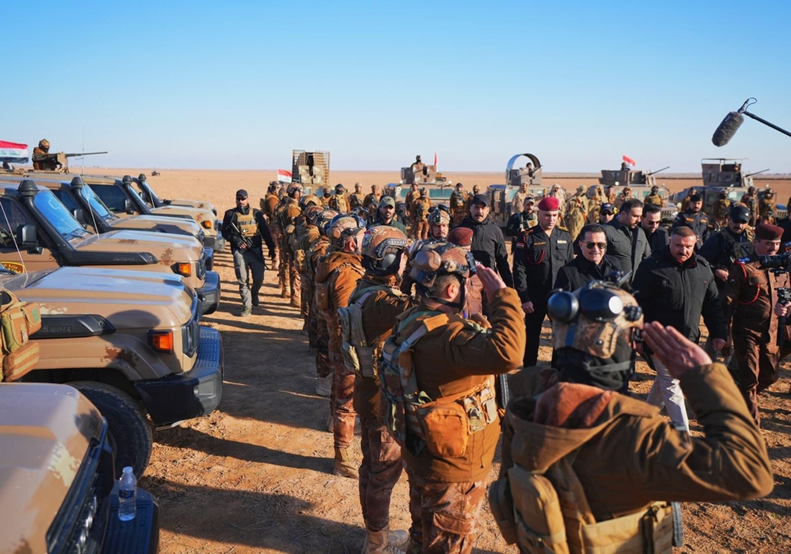 21日,伊拉克總理兼武裝部隊總司令蘇達尼前往伊拉克與敘利亞邊境地區實地視察。圖東方IC