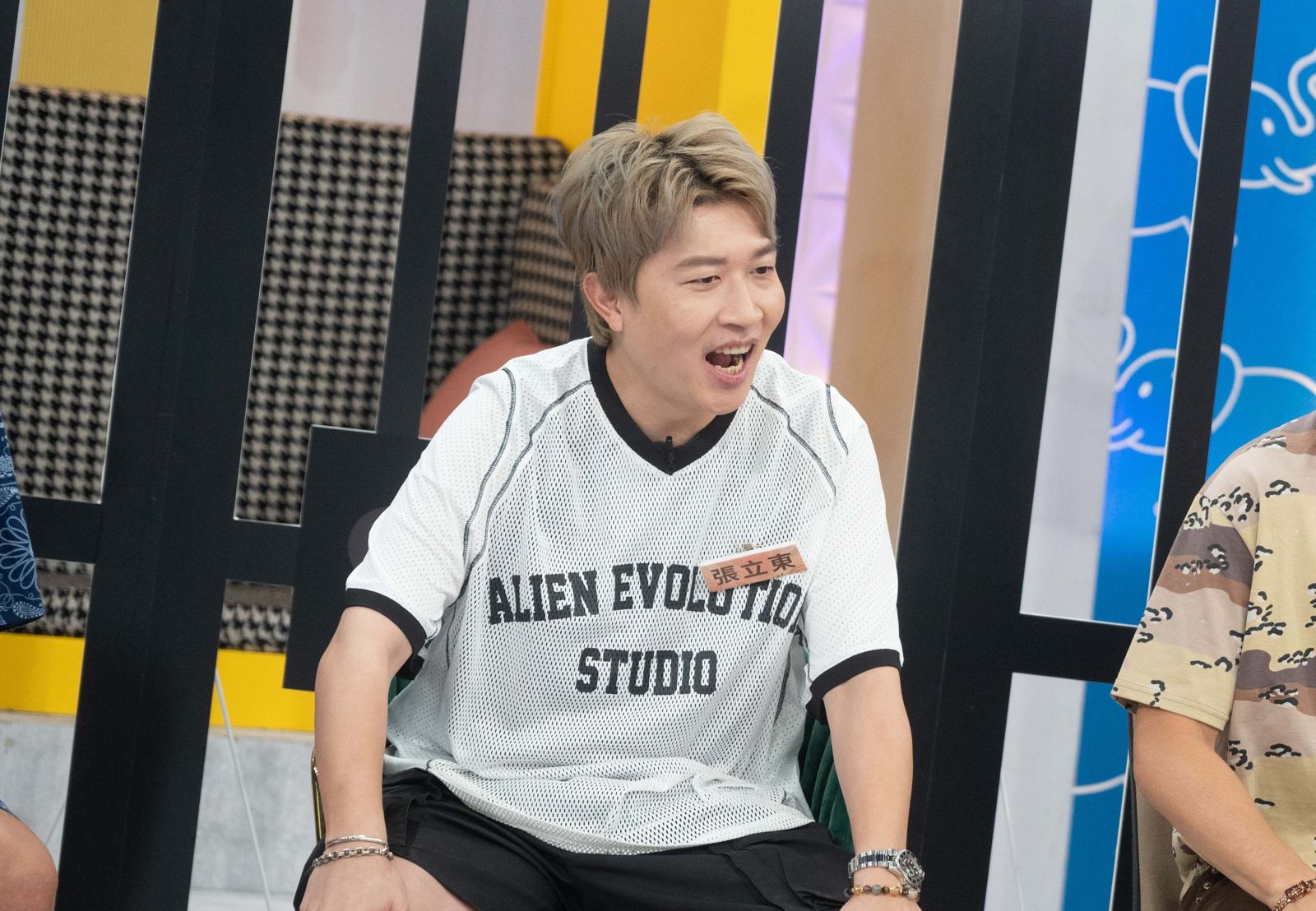 為了省錢毀浪漫？張立東帶女友住「迪士尼主題」汽車旅館，圓夢變驚嚇。東森提供