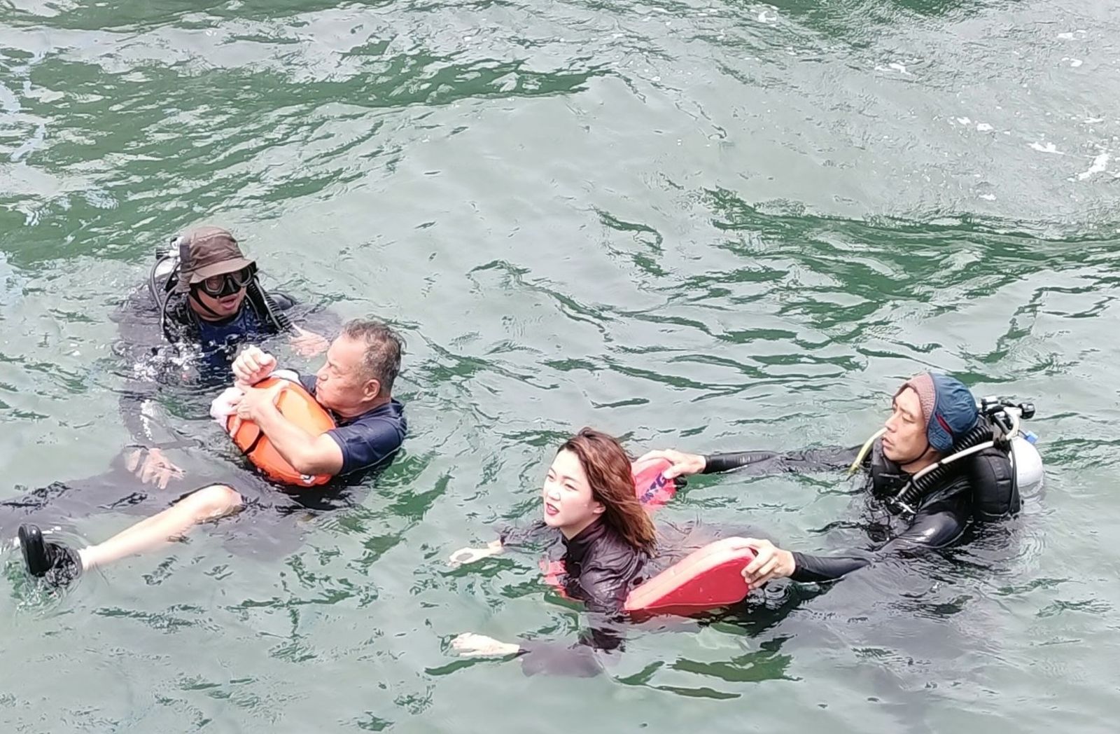 不會游泳還硬上　賴慧如為戲跳海險溺水