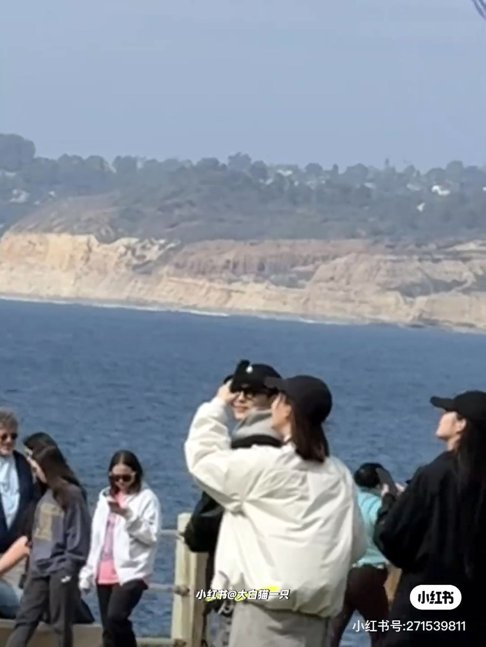 王子回眸看粿粿。翻攝小紅書