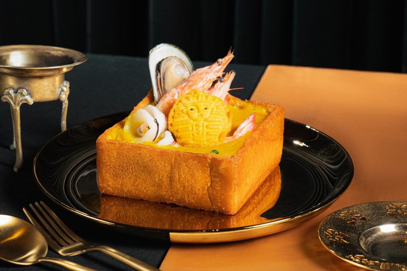 台南法老展明天開展！金色三麥推「法老王棺材板」　憑票根蜂蜜啤酒買一送一