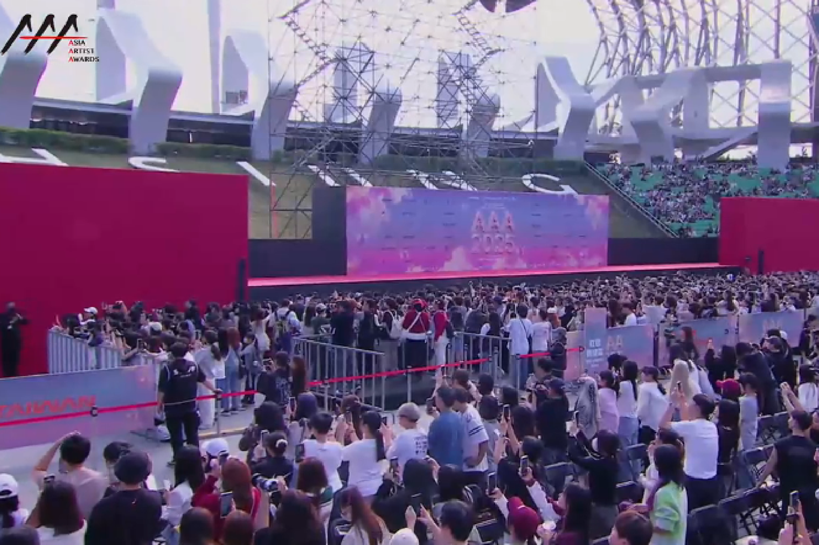 為AAA典禮砸5980元！這區觀眾「成背板」超氣：整晚如坐牢
