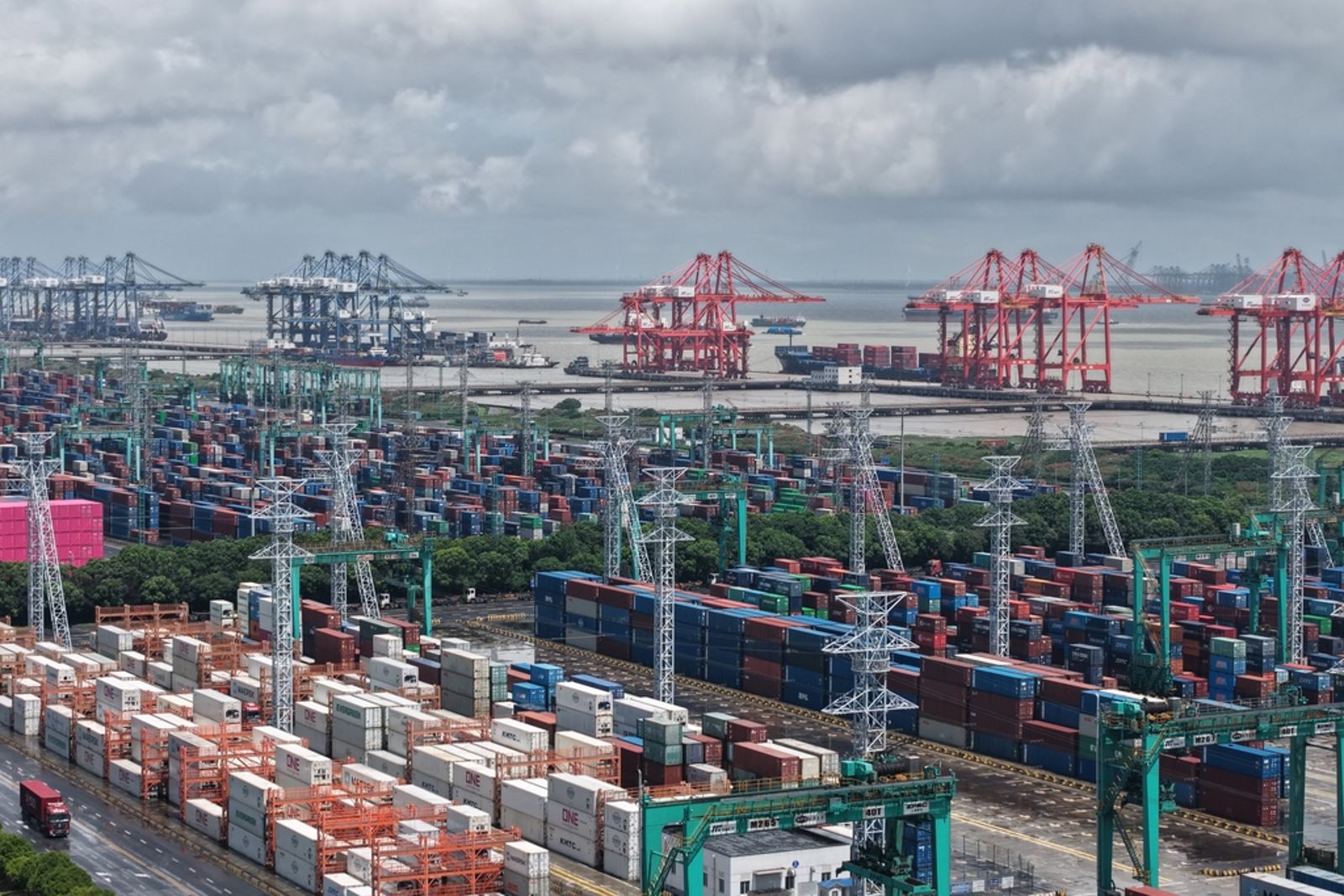 美中貿易談判拉回到原點，但是原點已不是原初的起點，而是另闢「貿易冷戰」的新戰場。東方IC