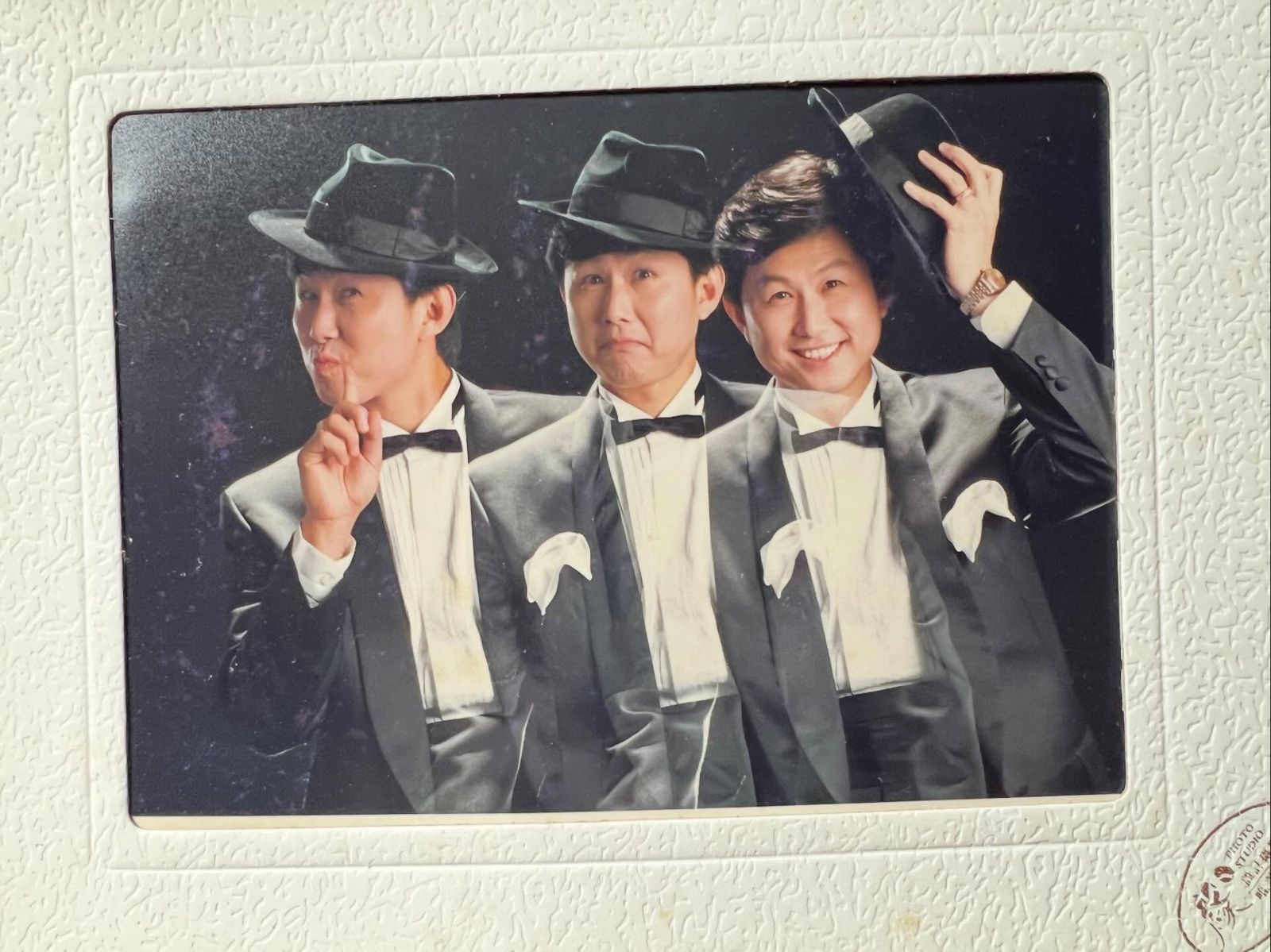 談學斌曾因配合父親赴中國探親，遭當時政策視為政治敏感，演藝工作一度中斷。翻攝Threads