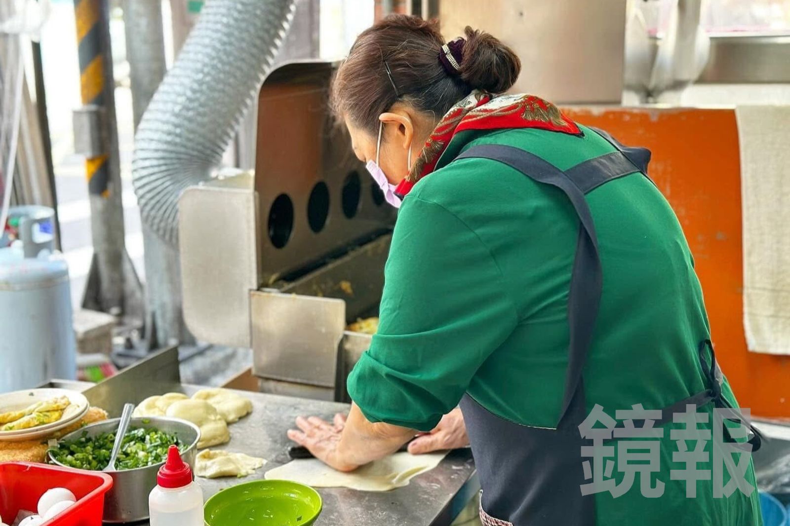 「永和豆漿」的手擀蛋餅皮相當有韌性和嚼感。