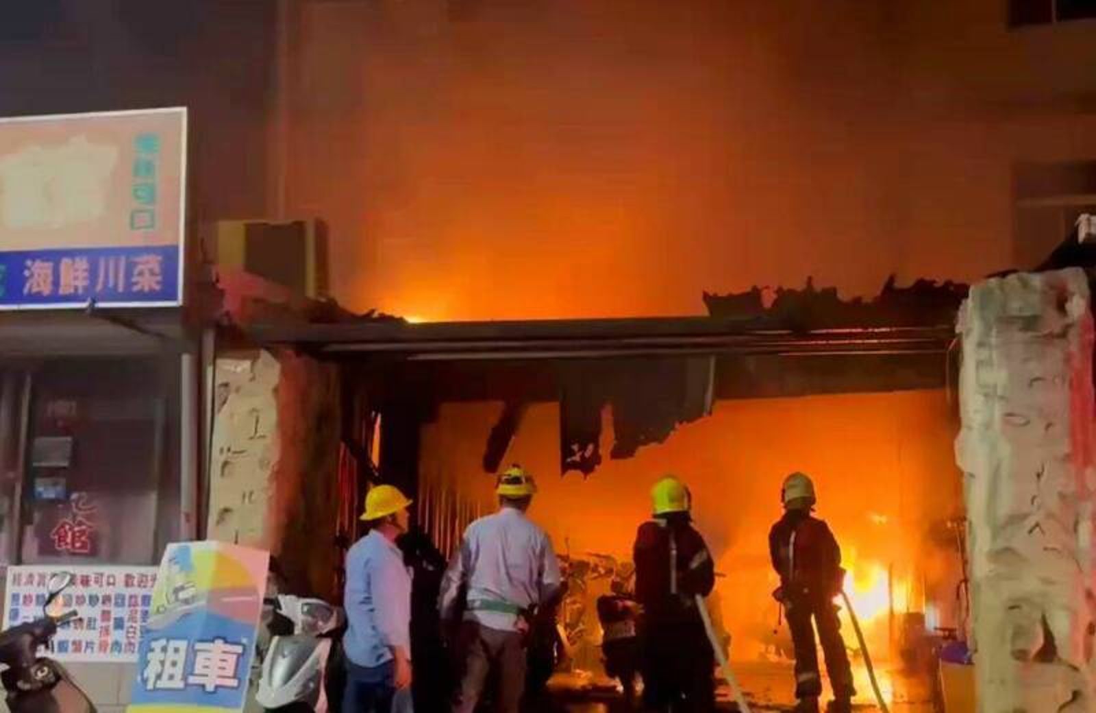 澎湖馬公暗夜惡火　3層樓透天租車行42部機車全燬