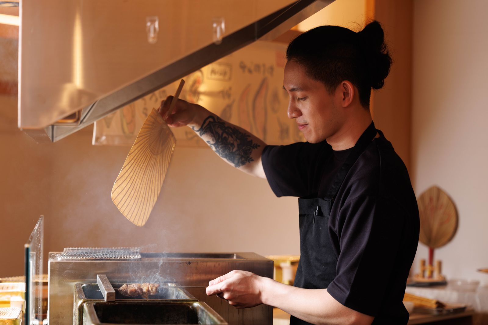 「朝炭」主廚余沁儒曾在米其林二星餐廳「祥雲龍吟」跟著稗田良平主廚歷練，累積厚實的料理技術。（豊漁餐飲集團供圖）