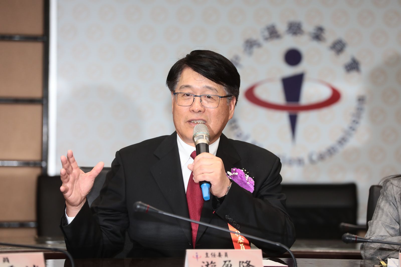 陳嘉宏專欄:游盈隆別以為自己還是政論名師