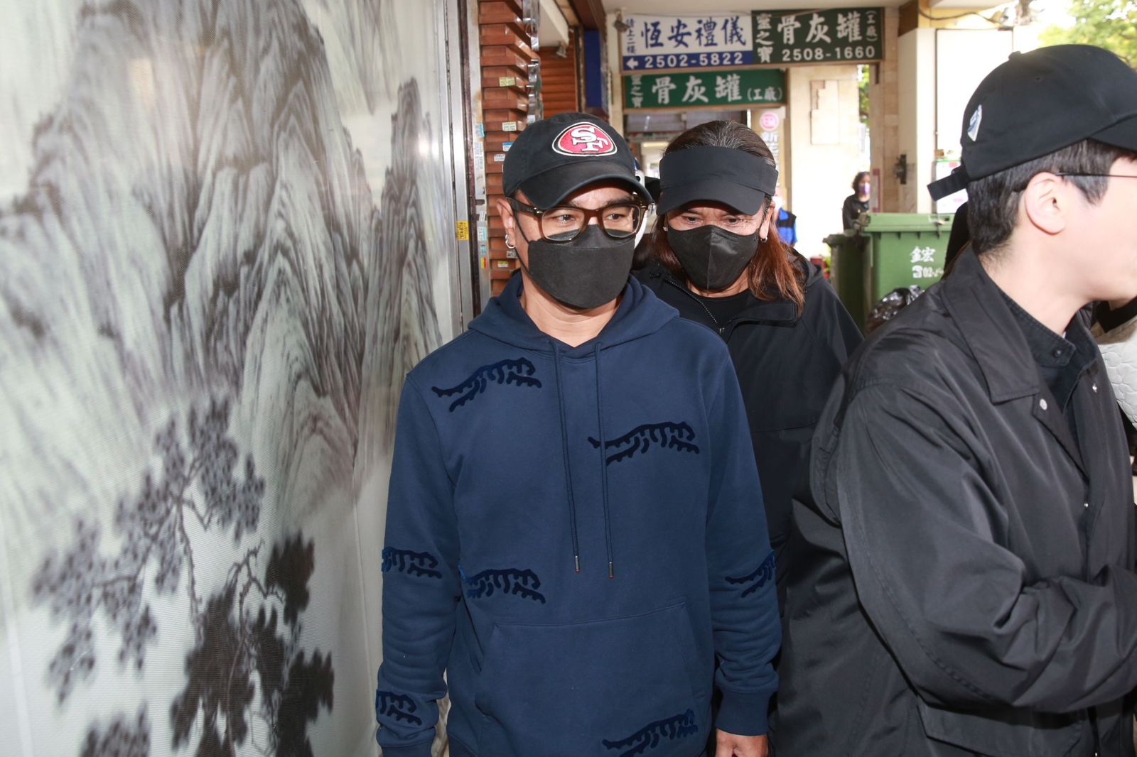 袁惟仁為他們奠定歌壇地位！動力火車今趕赴靈堂陪伴逾1小時　面露哀戚不捨吐4字