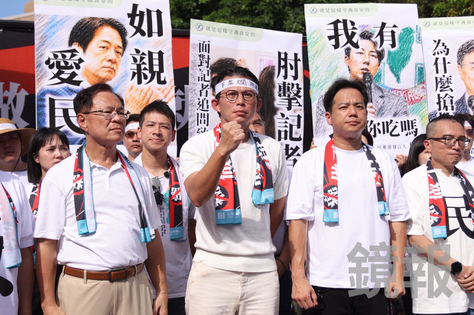 民眾黨赴行政院「遊行抗議」轟政府黑箱 一度遭警方舉牌警告