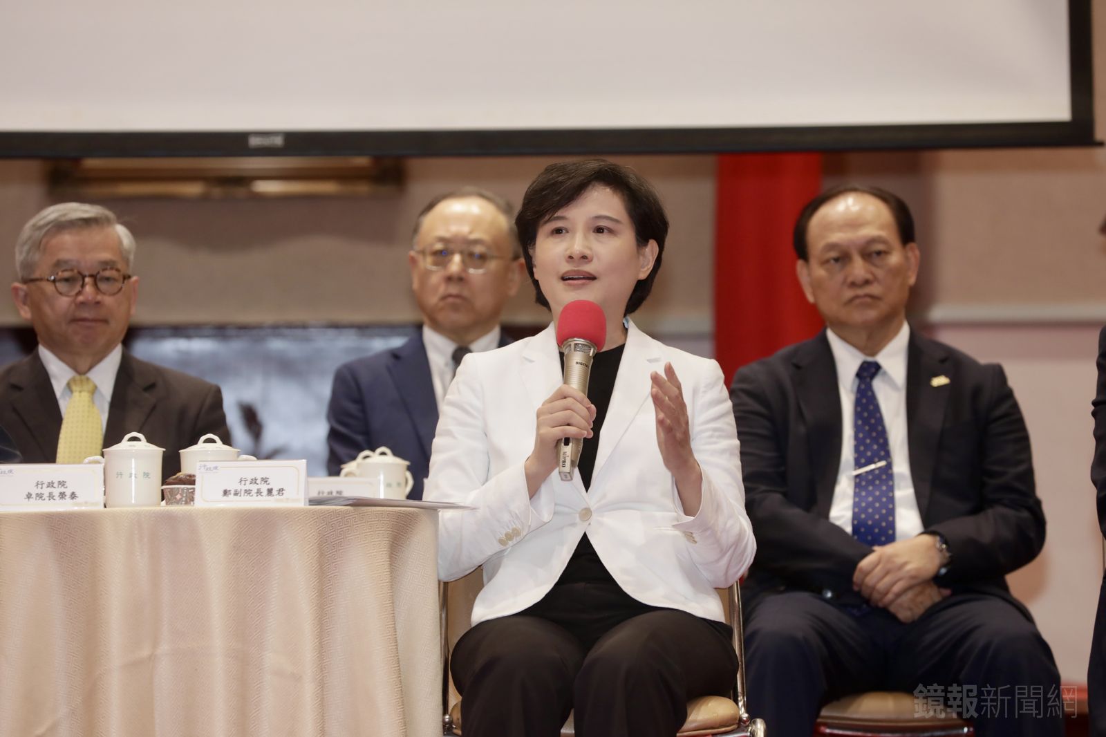 今晨搭機抵台　鄭麗君：台美談判繼續進行、爭取更好稅率