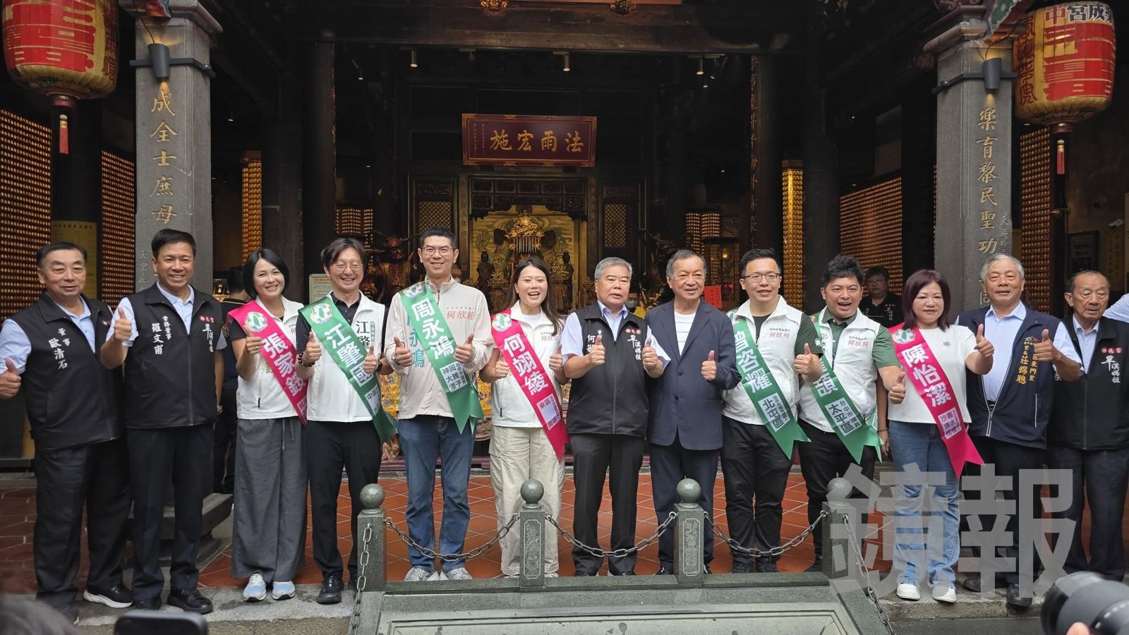 民進黨正國會台中市議員參選人到樂成宮參拜、擲筊,請出媽祖坐鎮登記造勢大會。圖/翻攝fb張家銨