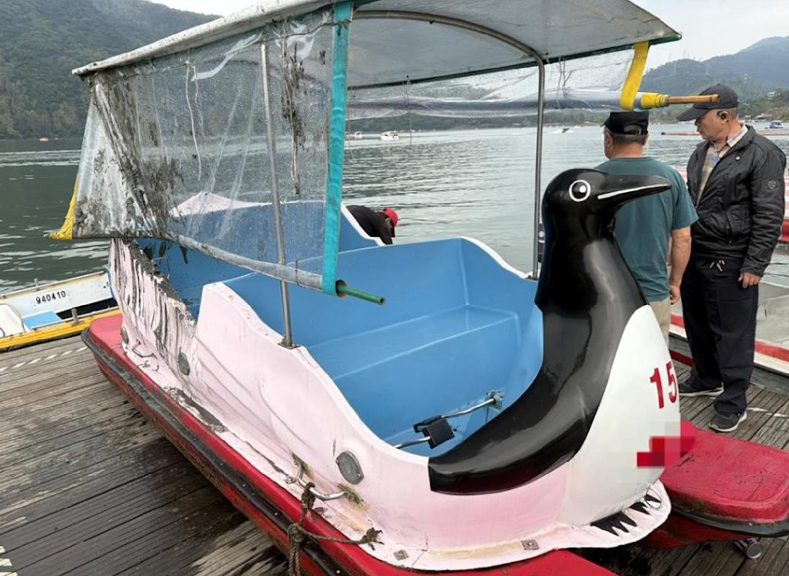 花蓮鯉魚潭翻船意外後續!9歲童困船底斷魂 檢警相驗疑「快艇造浪」釀禍