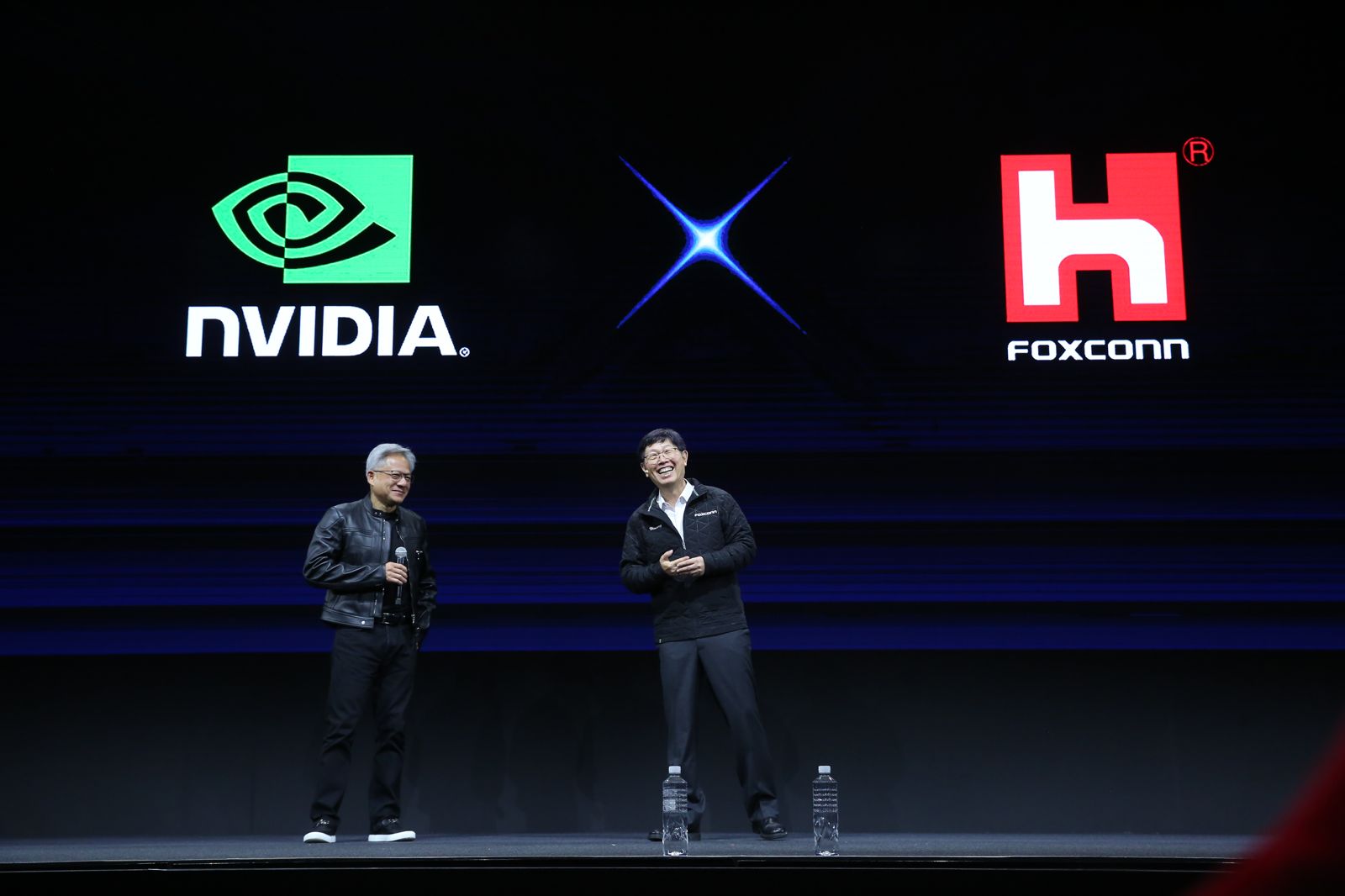 投顧報明牌：多元點亮布局是王道　台股吃AI大補丸用內需股防守　金融科技是成長曲線