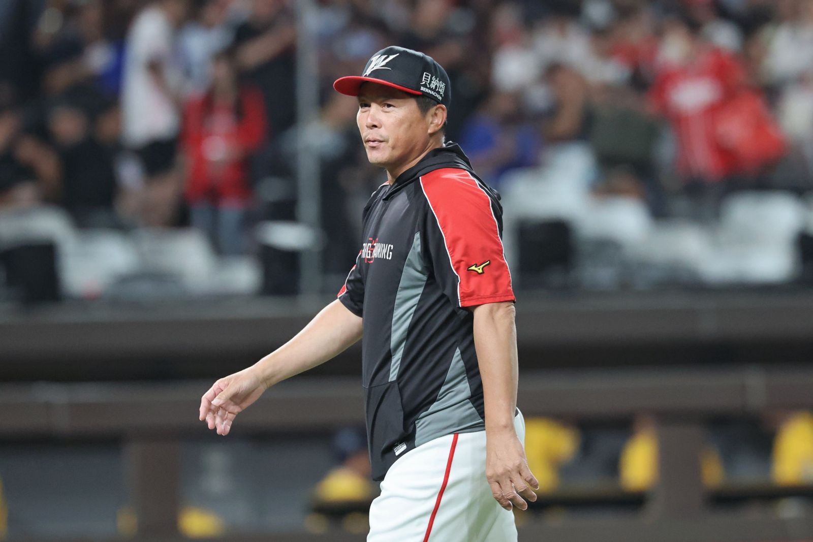 劉基鴻將功折罪敲致勝安打!味全龍退兄弟豪取8連勝 葉君璋執教500勝達陣