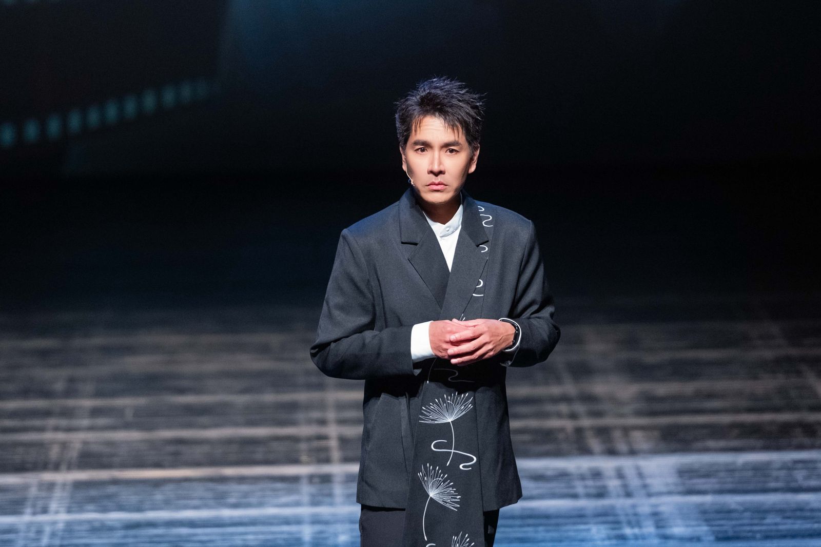 5個月只回家10天！女兒思念爸爸竟做出驚人舉動　戲劇男神忍不住台上情緒潰堤