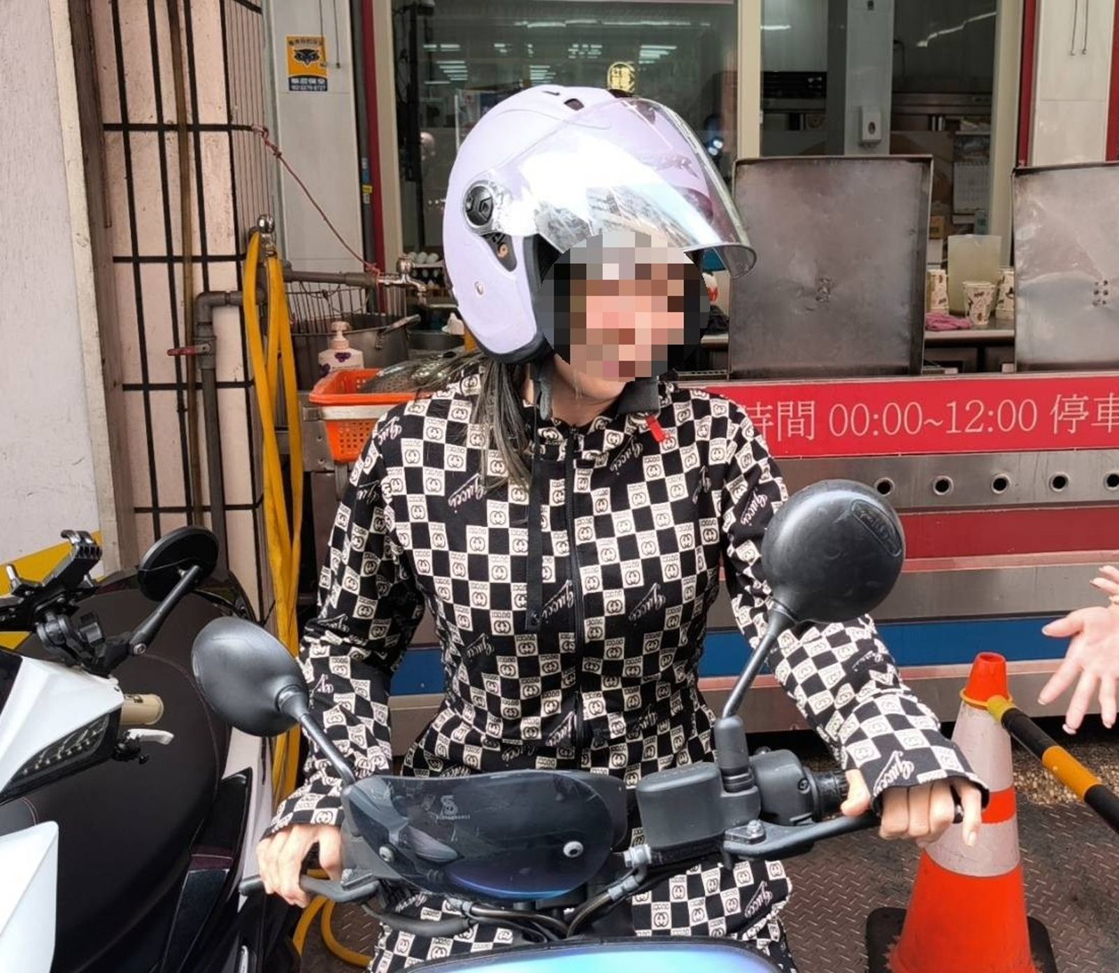 早餐店老闆娘受訪。翻攝畫面