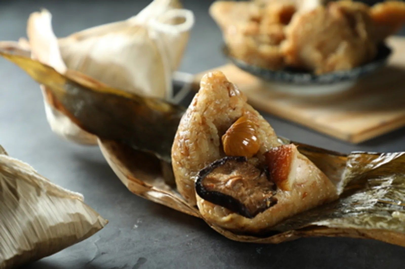 粽葉飄香技藝傳承！裴社長與洪愛珠暢聊包粽子　品味記憶中的好味道