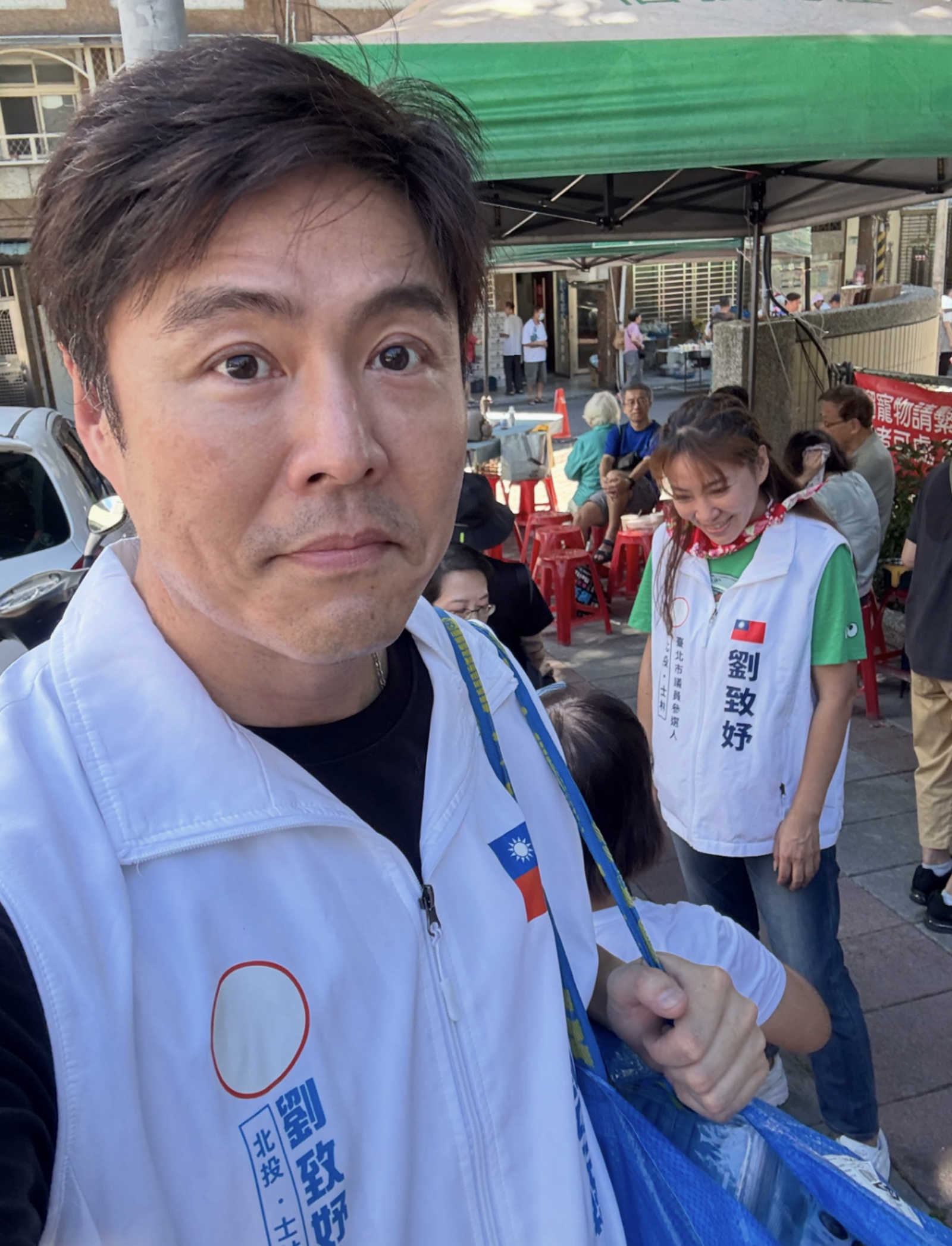 劉至翰(左)幫妹妹劉致妤輔選不遺餘力。圖/翻攝自劉至翰 Johnny Liu臉書