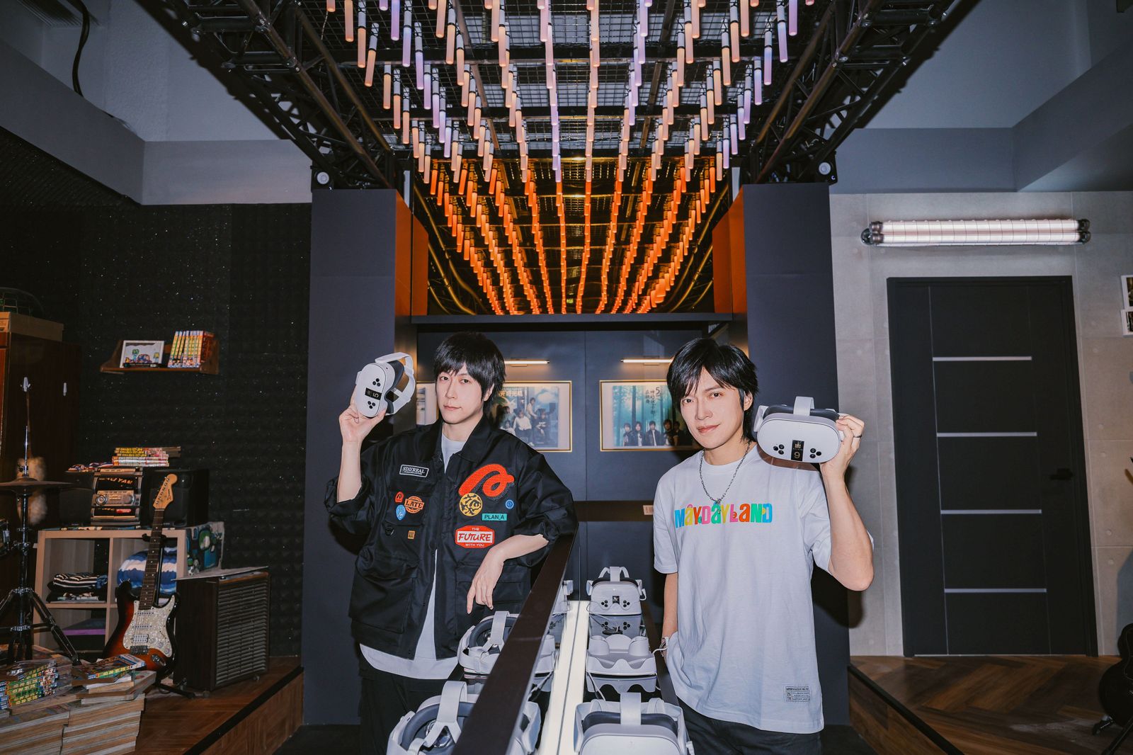 怪獸與阿信日前參觀MAYDAYLAND限定展。相信音樂提供