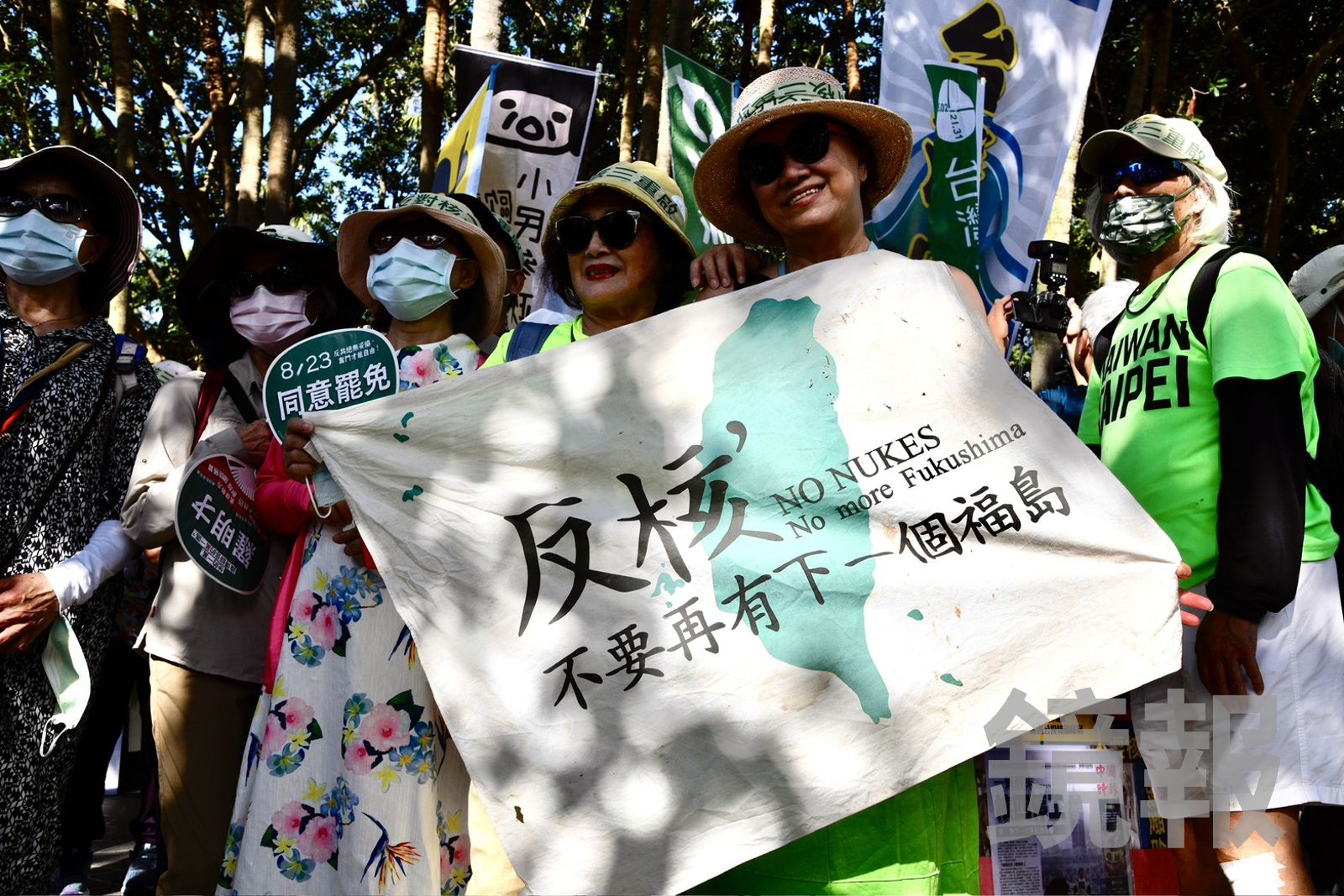 儘管頂著30度高溫徒步走了2小時,民眾熱情依舊不減。(圖/李智為攝)