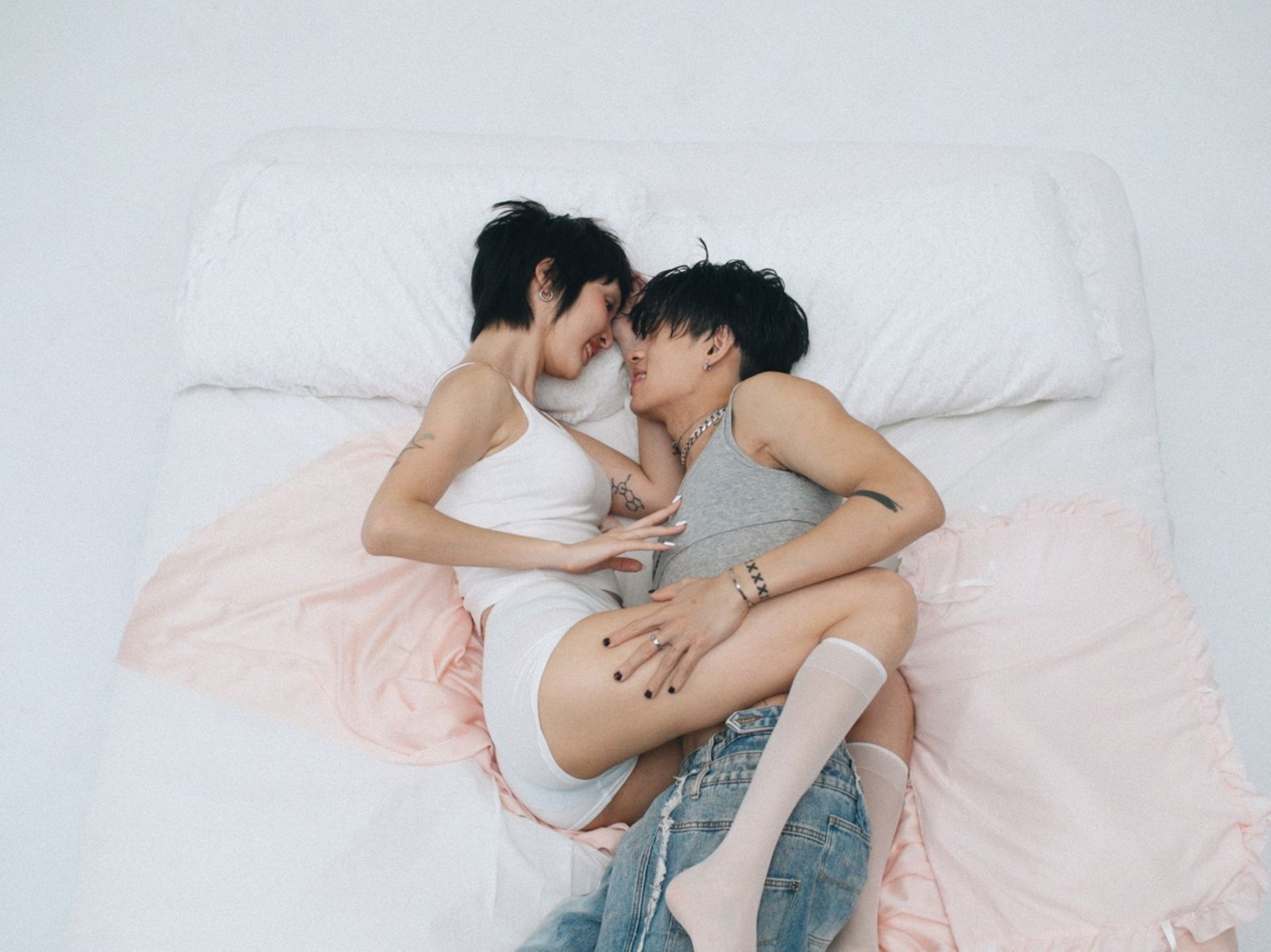 凱爾的MV尺度引爆話題。The Kid Who Flew 翼有限公司提供