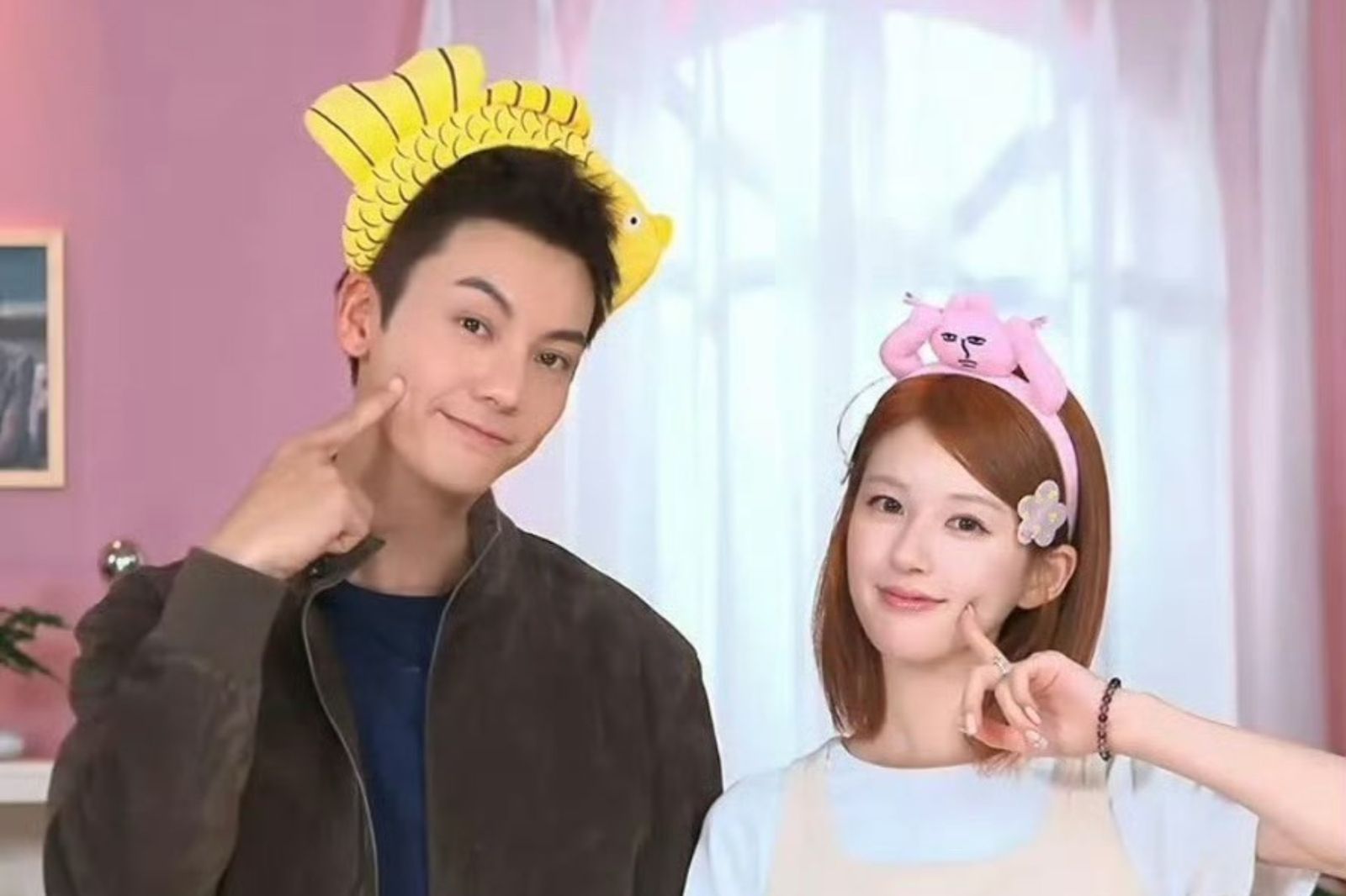 趙露思、陳偉霆《許我耀眼》慶功宴賣貨　網嗆「割韭菜」！官方回應了