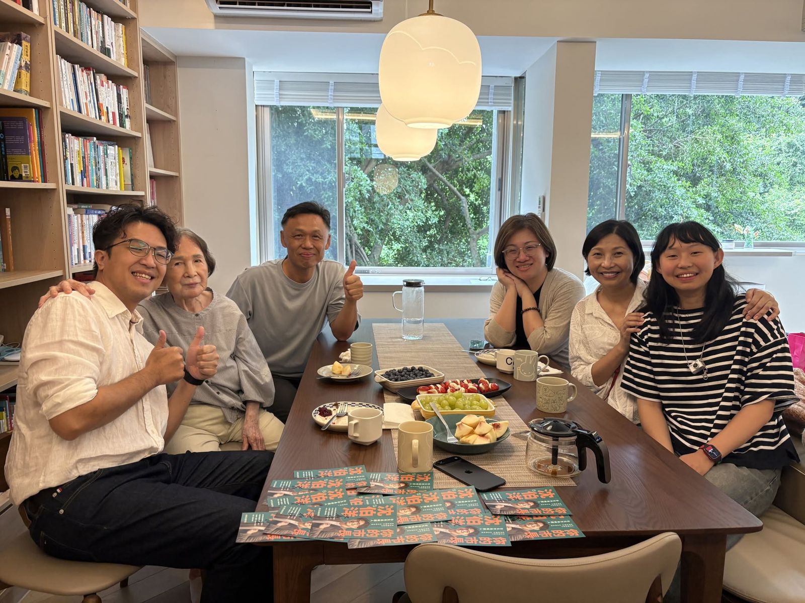 沈伯洋現身為婆婆圓夢 親子天下創辦人大讚「特效藥」