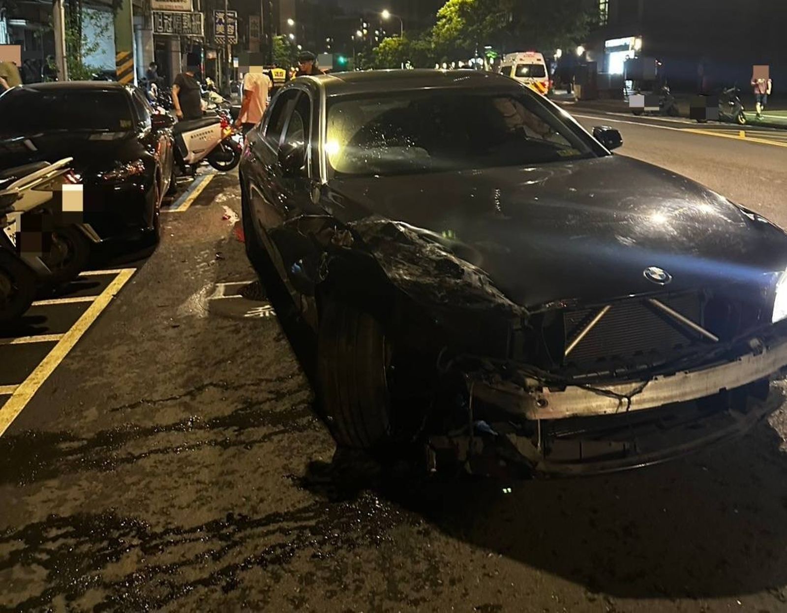 BMW失控一路撞!南港5車遭波及 駕駛神情恍惚一驗又是毒駕