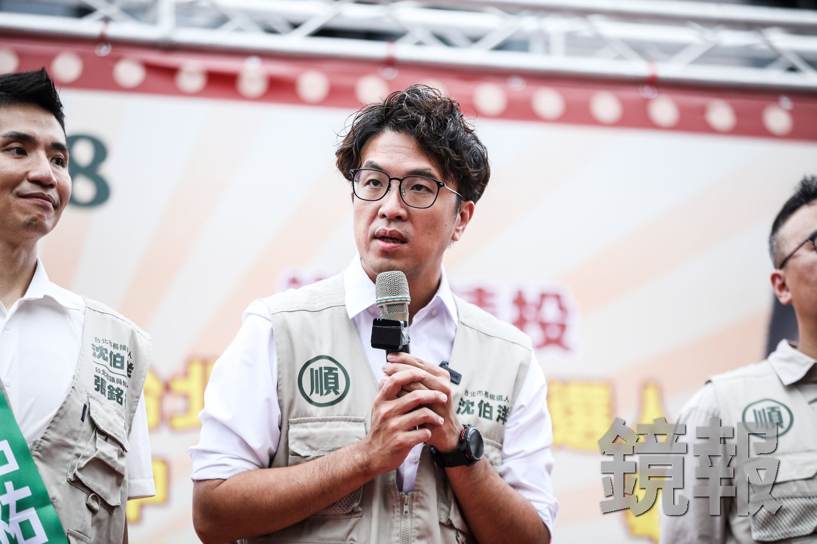 蔣萬安握掃把姿勢「怪怪的」自家議員忙教學　沈伯洋：他有自己掃地的方式