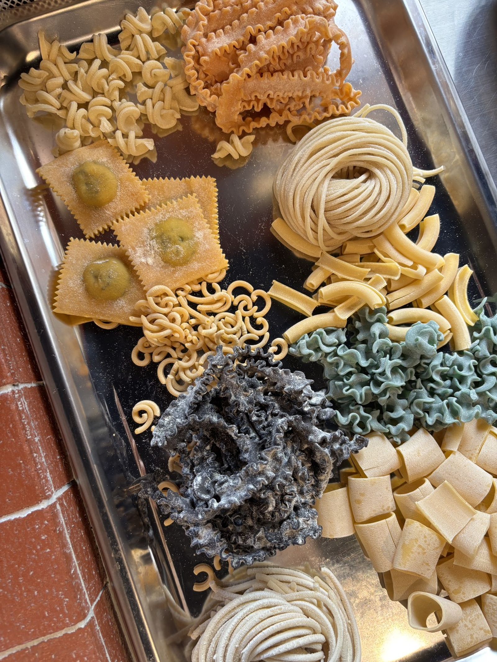 店家每天會製作不同顏色、形狀的麵條。（圖片由PASTAIO提供）